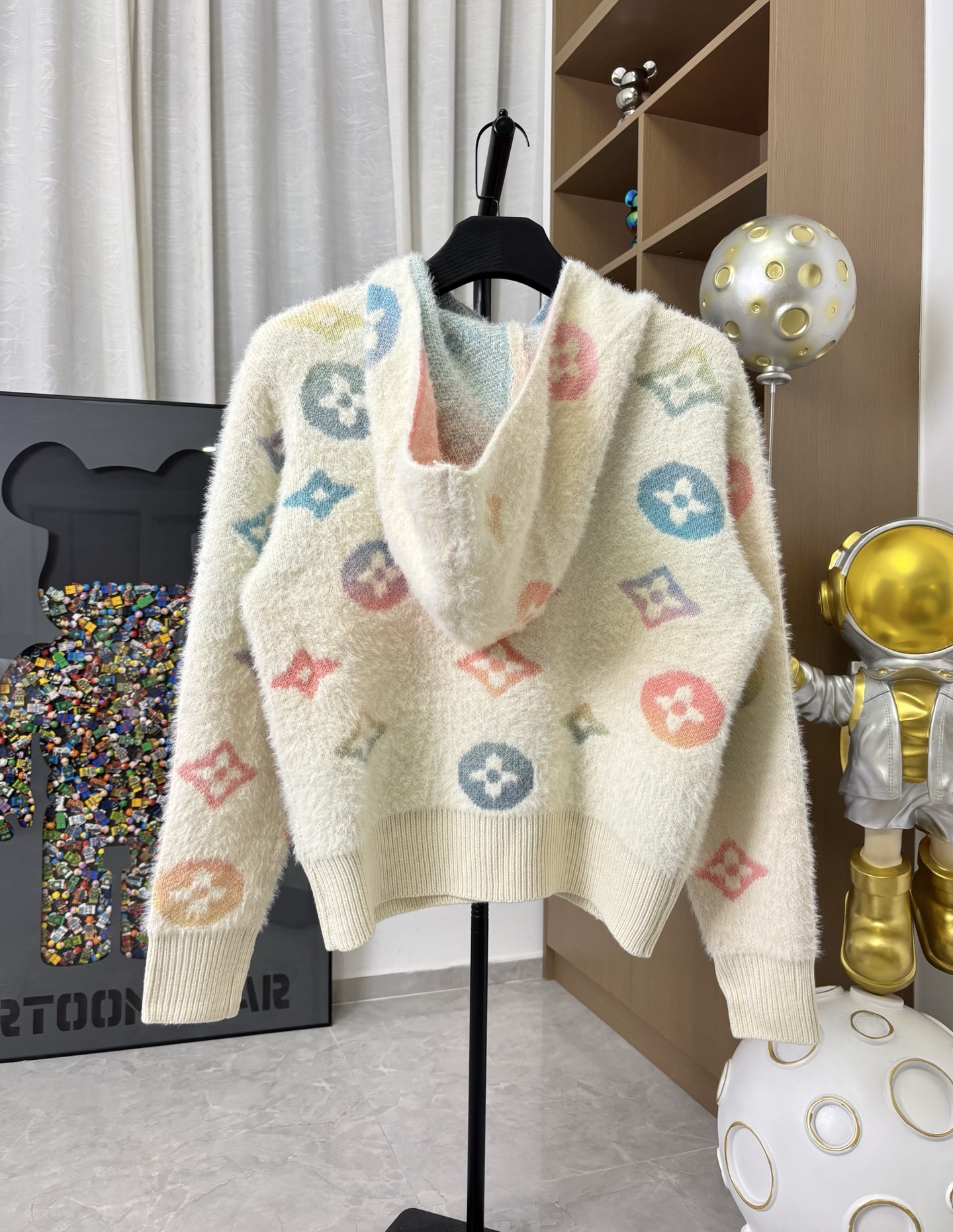 LV 高仿彩色Monogram毛絨連帽外套 柔軟舒適冬季款｜歐美奢侈品精品推薦