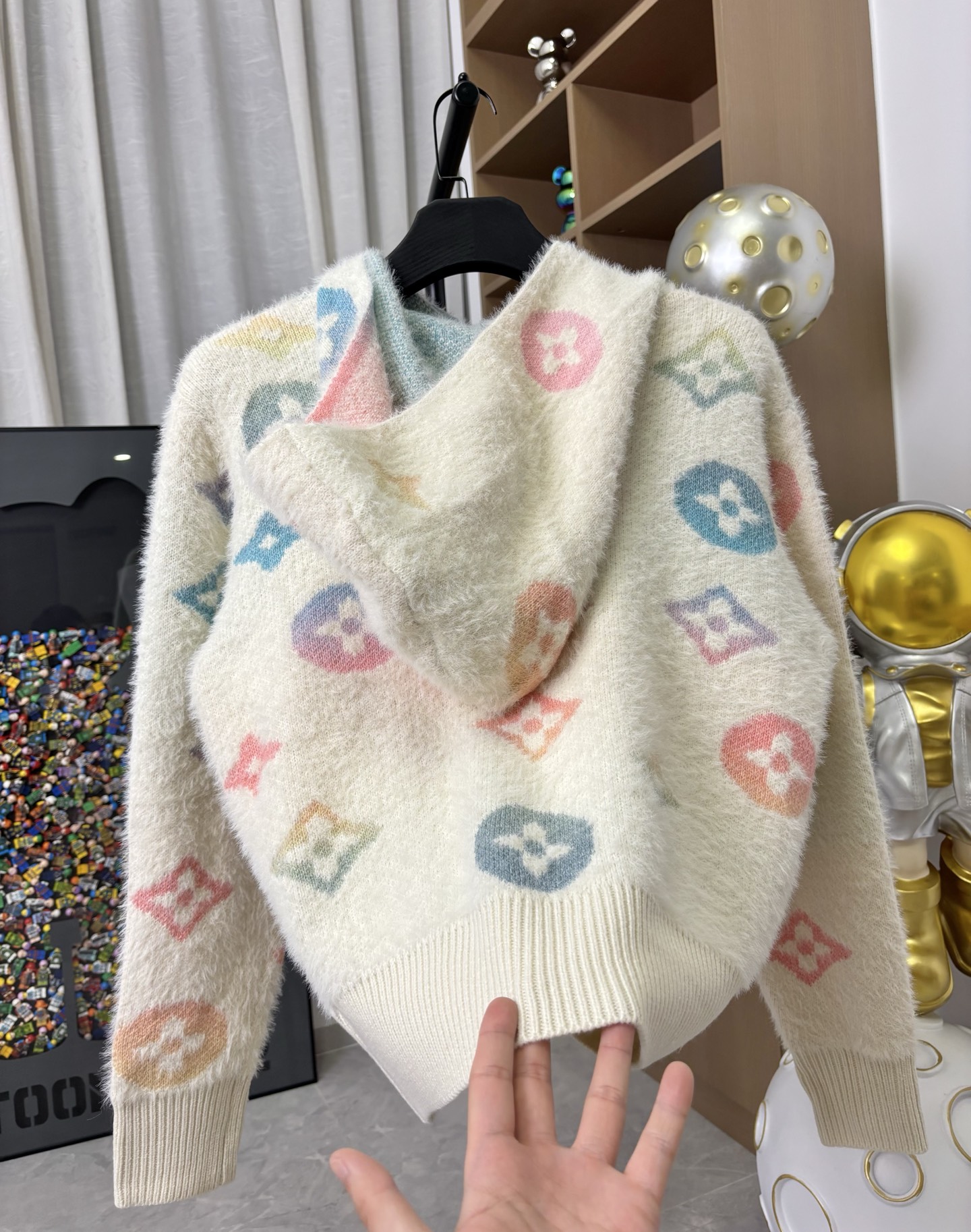 LV 高仿彩色Monogram毛絨連帽外套 柔軟舒適冬季款｜歐美奢侈品精品推薦