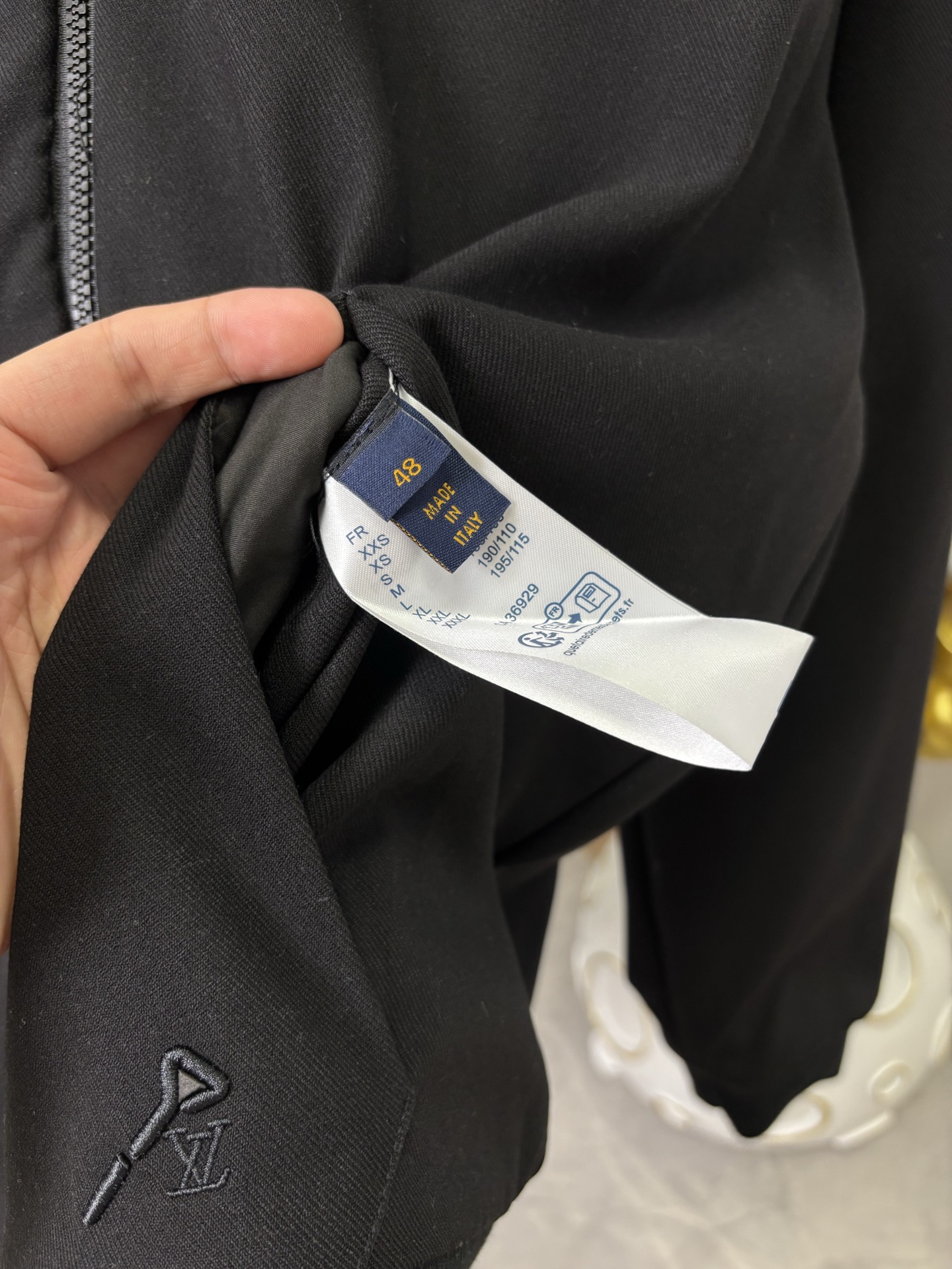 LV 原單灰色幾何Monogram連帽外套 高質感運動休閒款｜歐美奢侈品精品推薦