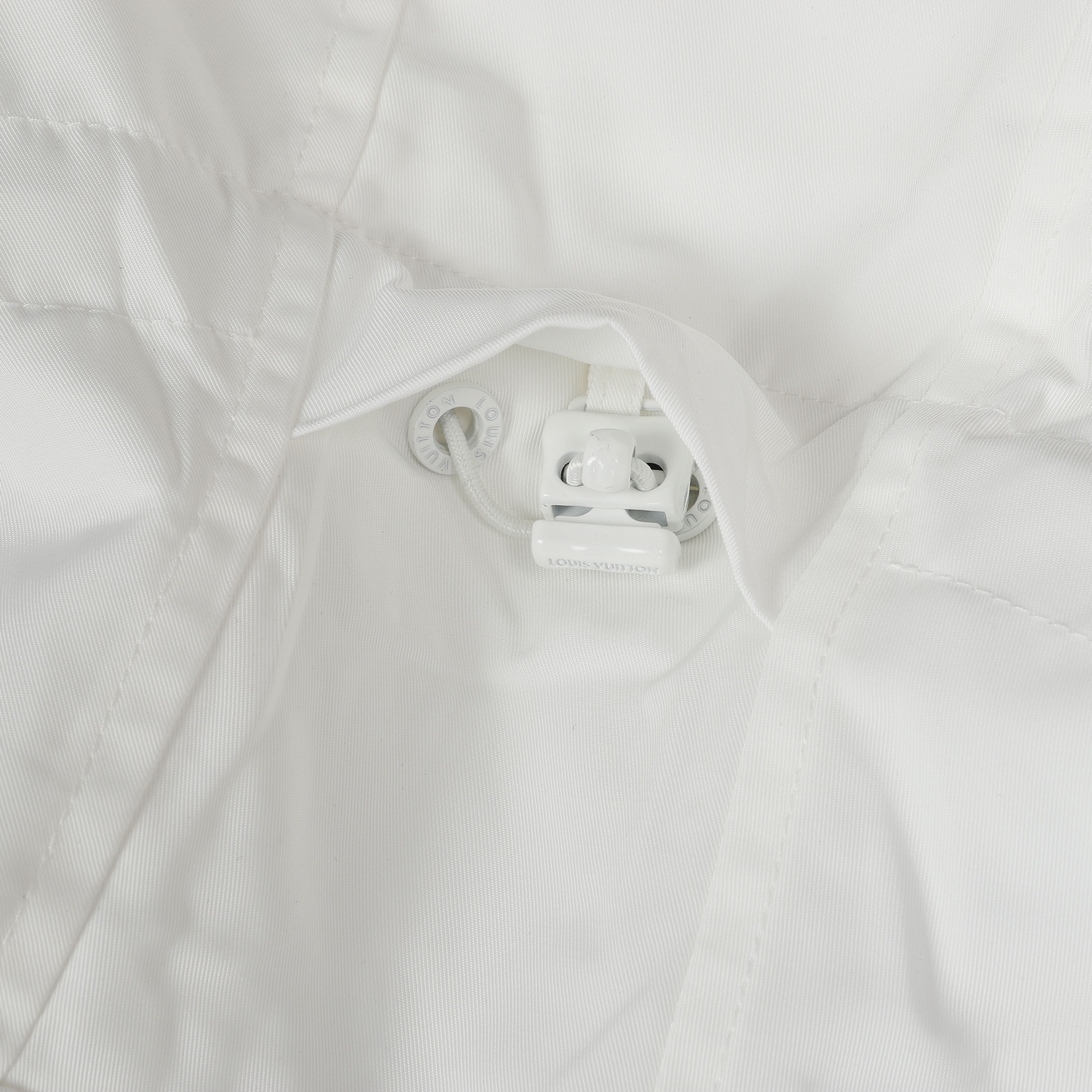 LV 一比一全白防風連帽外套 清爽簡約百搭款｜歐美奢侈品精品推薦