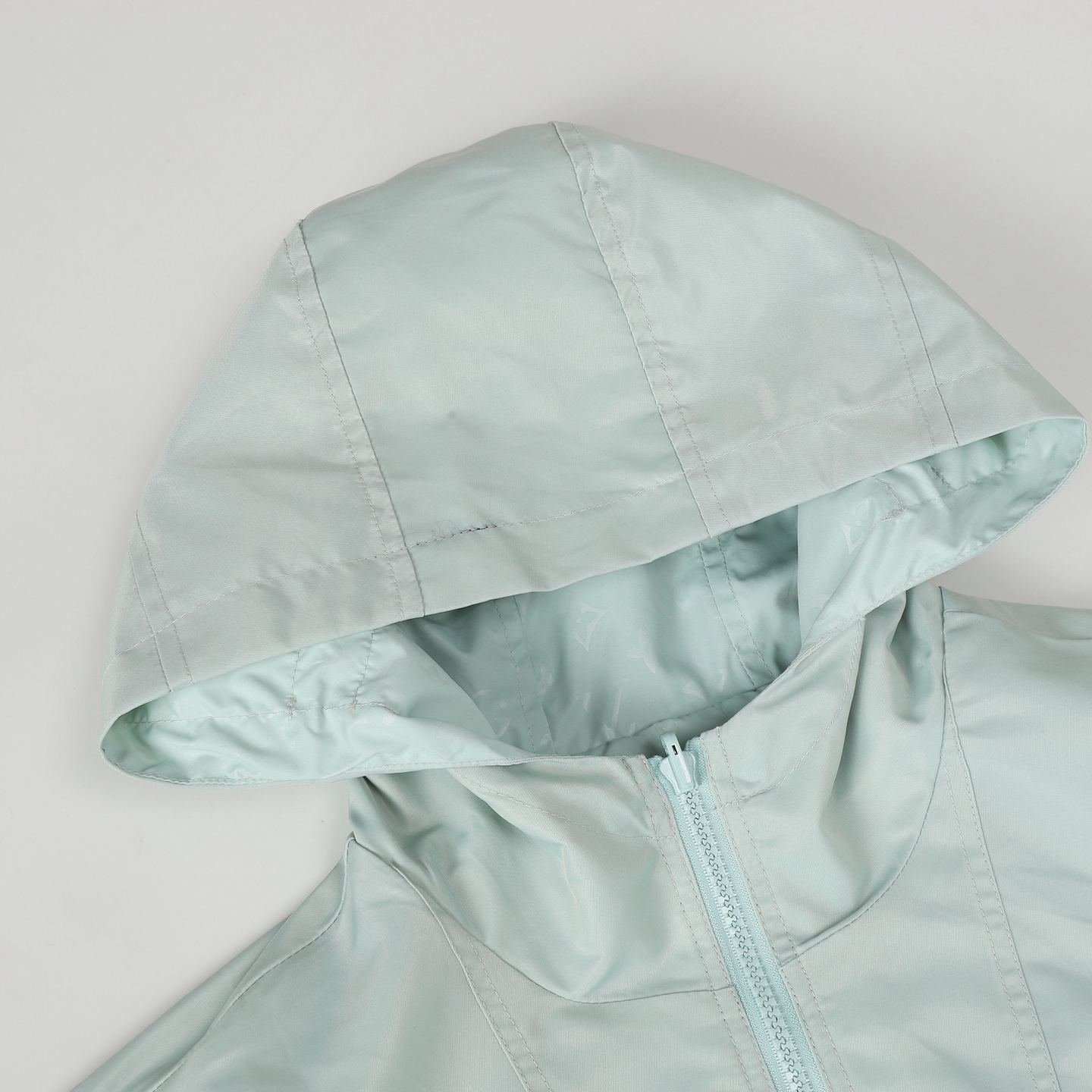 LV A貨冰藍Monogram防風連帽外套 清新時尚運動風｜歐美奢侈品精品推薦