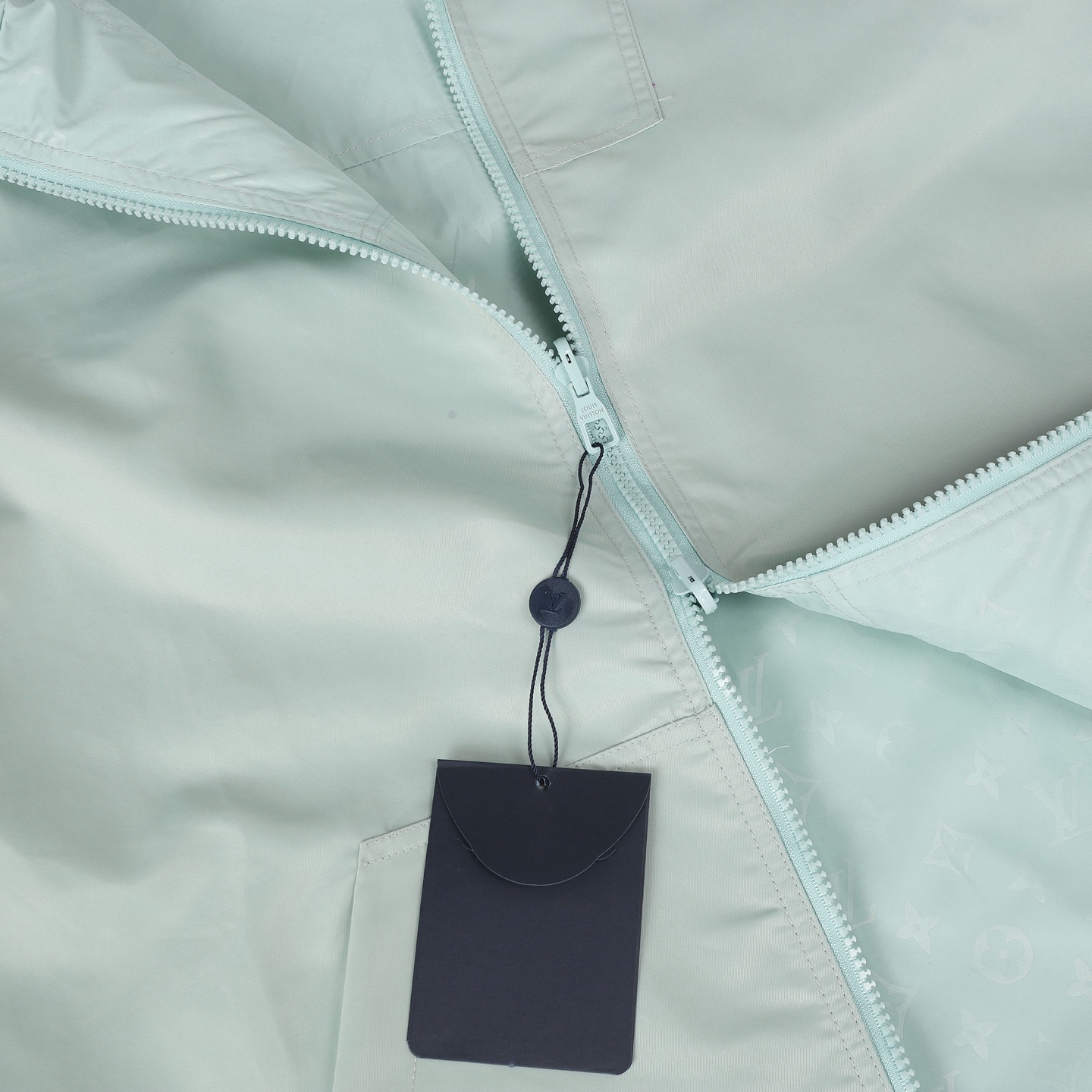 LV A貨冰藍Monogram防風連帽外套 清新時尚運動風｜歐美奢侈品精品推薦