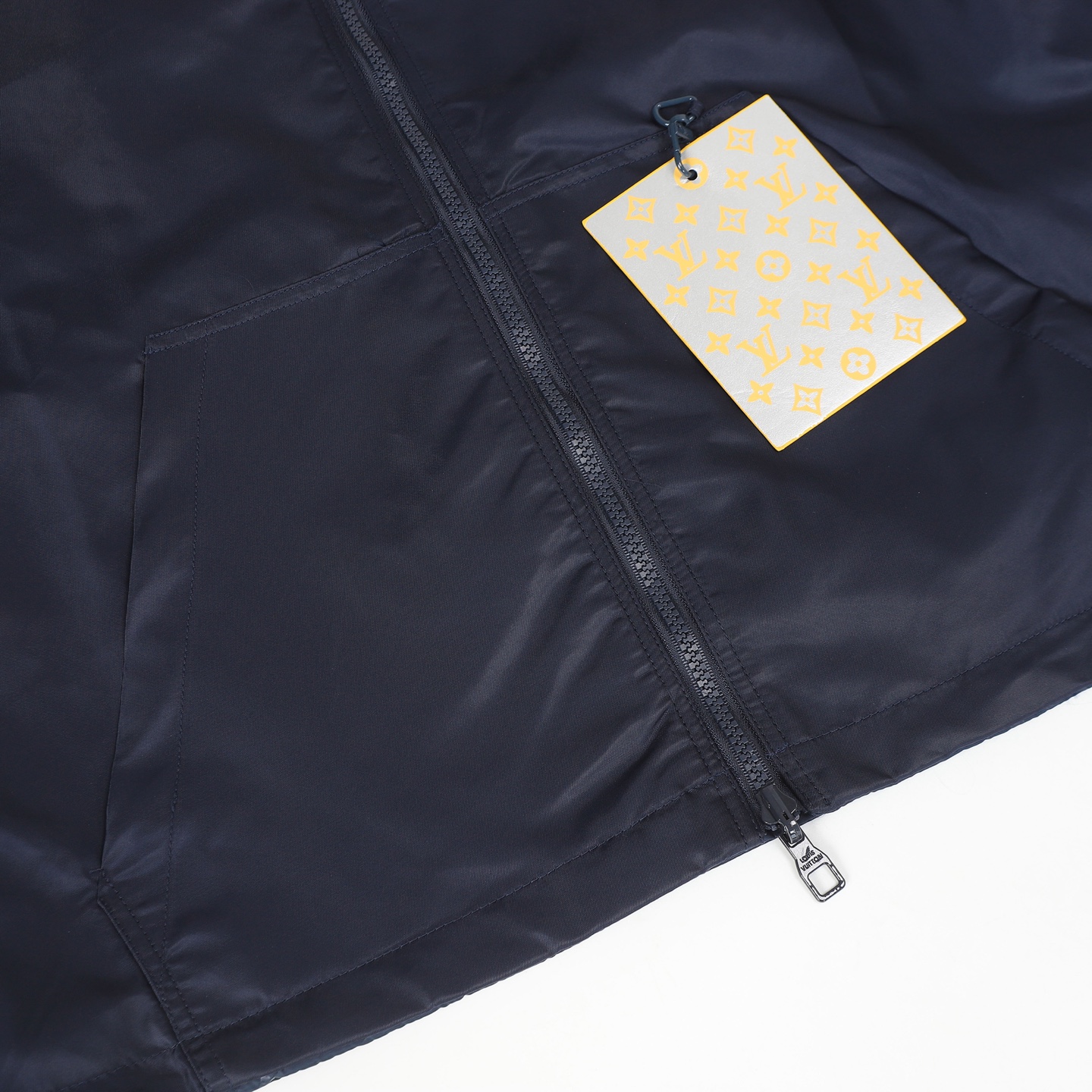 LV 高仿深藍Monogram防風外套 經典低調紋理設計｜歐美奢侈品精品推薦