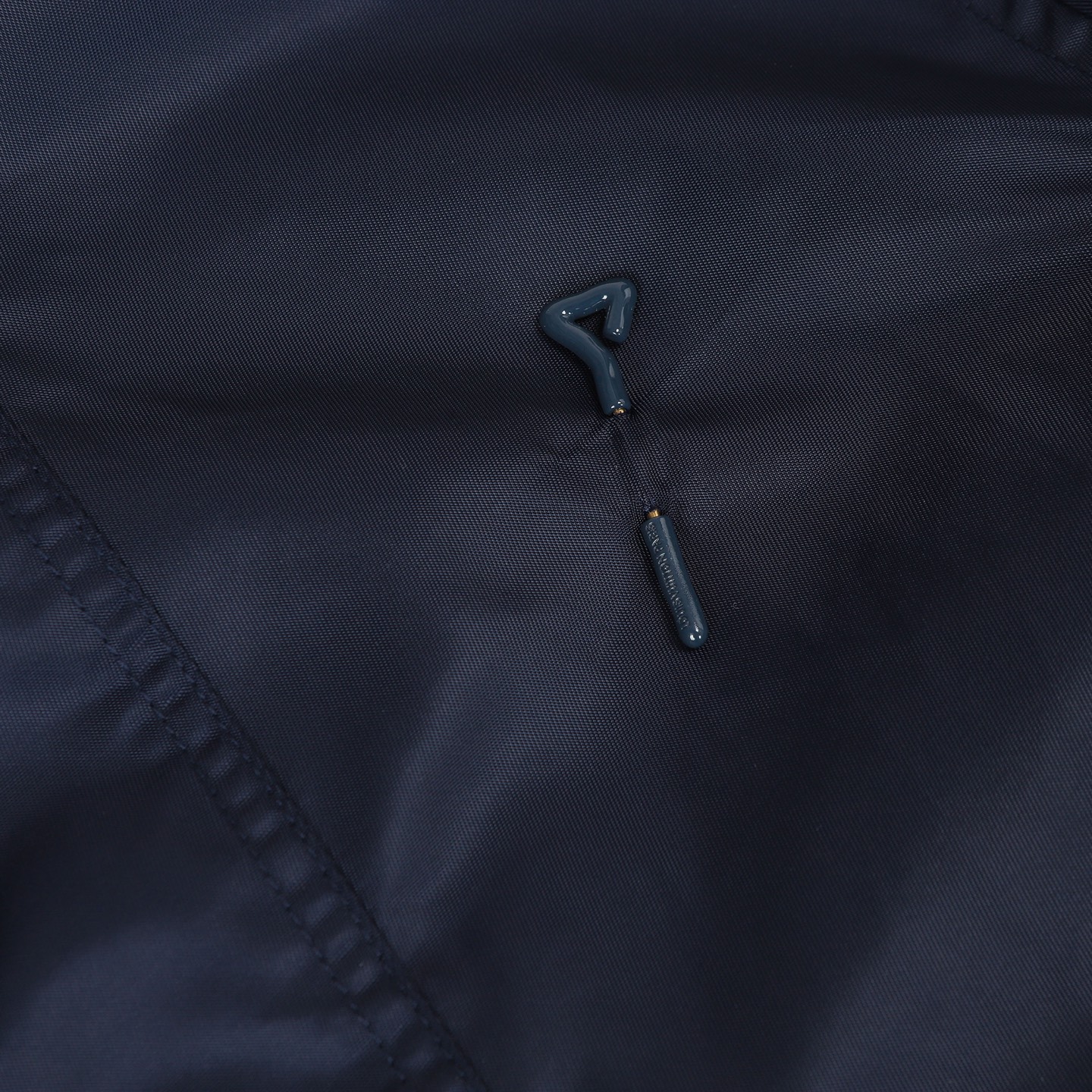 LV 高仿深藍Monogram防風外套 經典低調紋理設計｜歐美奢侈品精品推薦