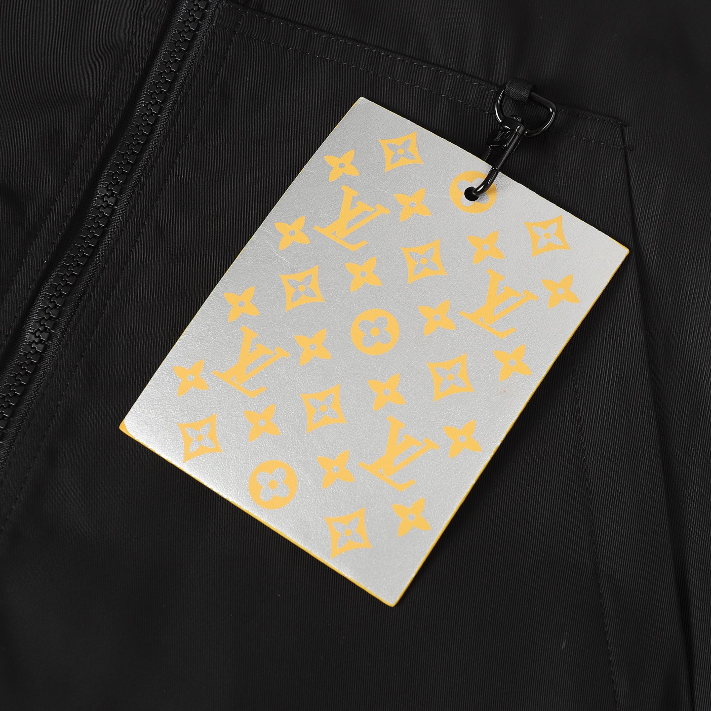 LV 原單黑色連帽防風外套 百搭時尚輕機能設計|超A仿原單精品圖片 15 LV 原單黑色連帽防風外套 百搭時尚輕機能設計|歐美奢侈品精品推薦