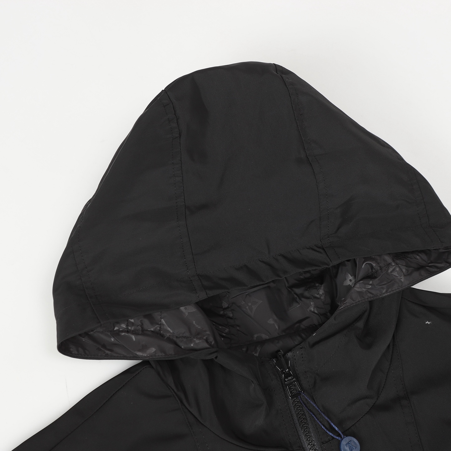 LV 原單黑色連帽防風外套 百搭時尚輕機能設計|超A仿原單精品圖片 13 LV 原單黑色連帽防風外套 百搭時尚輕機能設計|歐美奢侈品精品推薦