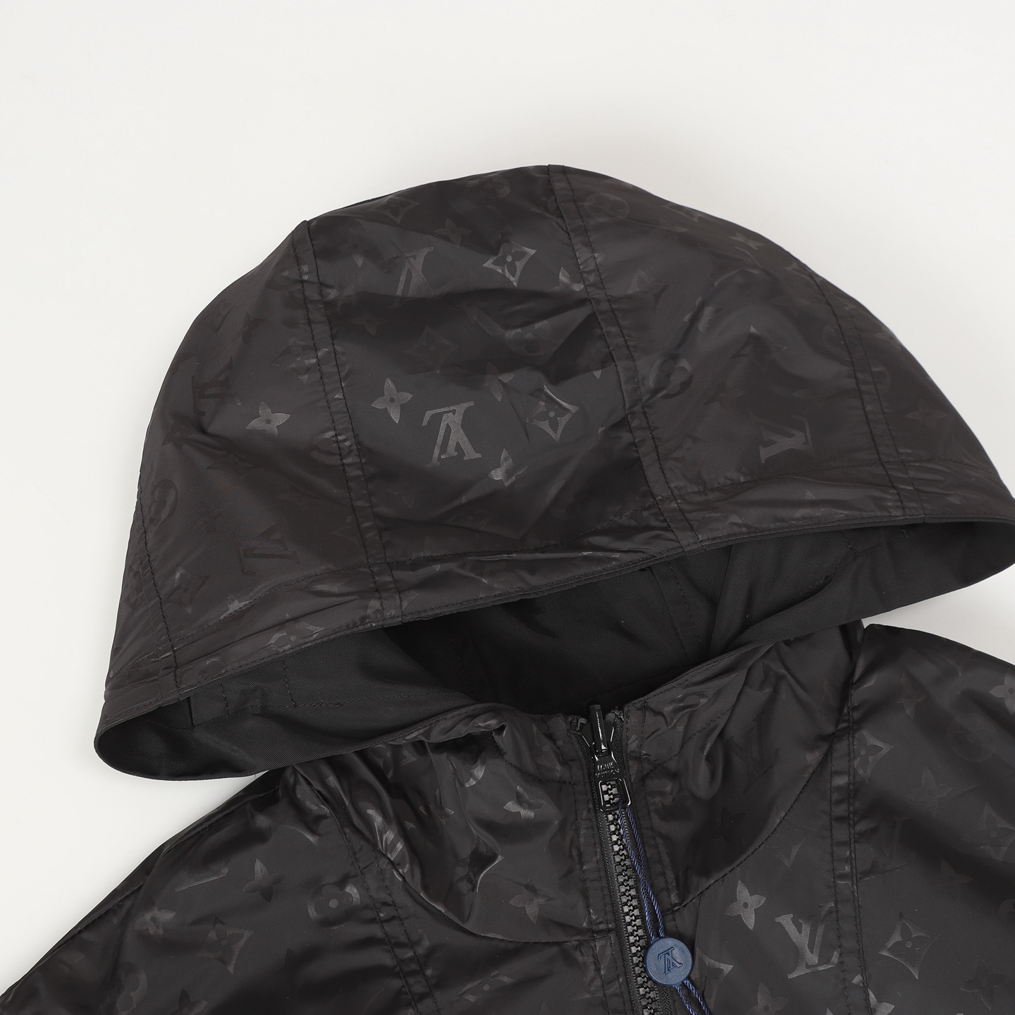 LV 原單黑色連帽防風外套 百搭時尚輕機能設計|超A仿原單精品圖片 12 LV 原單黑色連帽防風外套 百搭時尚輕機能設計|歐美奢侈品精品推薦