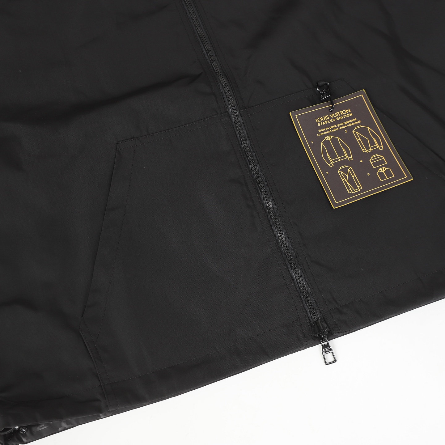 LV 原單黑色連帽防風外套 百搭時尚輕機能設計|超A仿原單精品圖片 8 LV 原單黑色連帽防風外套 百搭時尚輕機能設計|歐美奢侈品精品推薦