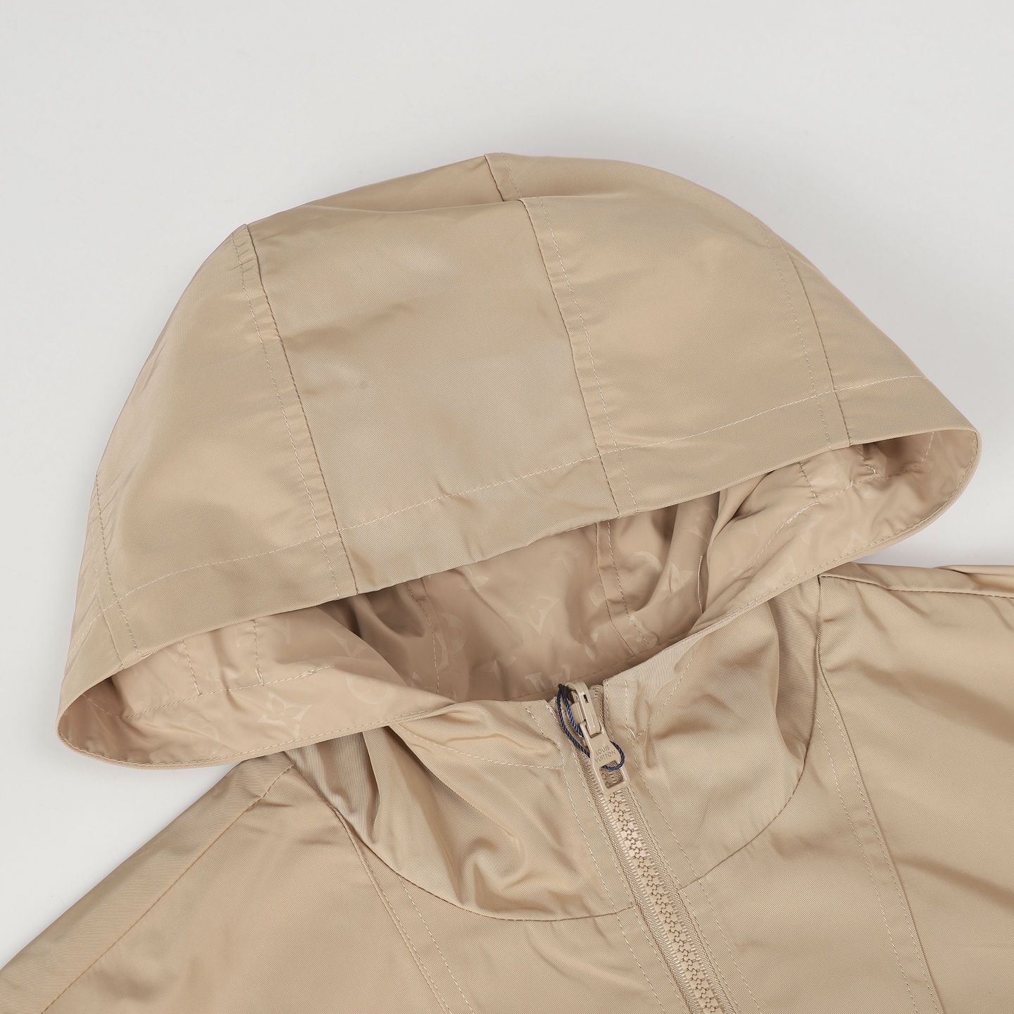 LV 高仿米色Monogram防風外套 低調奢華春秋百搭款|超A仿原單精品圖片 12 LV 高仿米色Monogram防風外套 低調奢華春秋百搭款|歐美奢侈品精品推薦