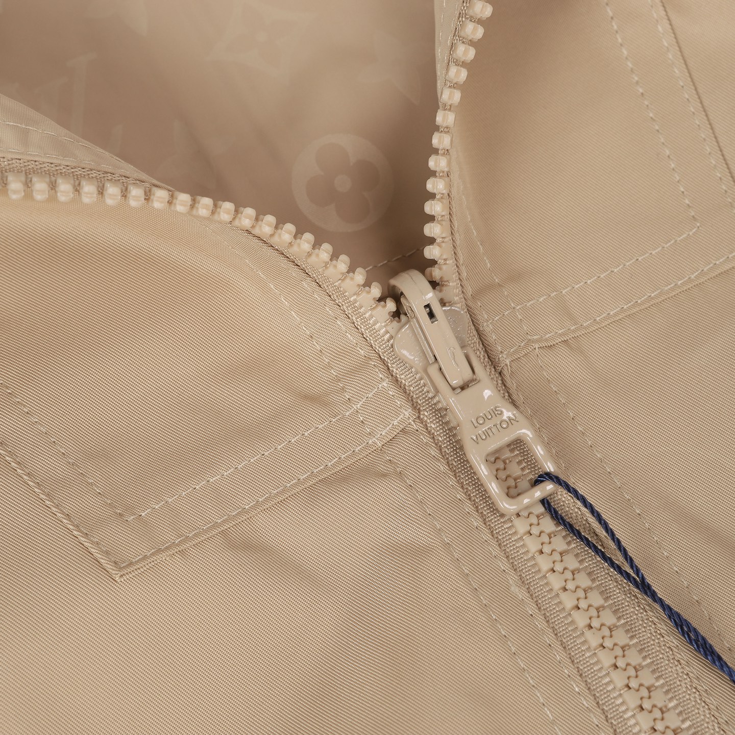 LV 高仿米色Monogram防風外套 低調奢華春秋百搭款|超A仿原單精品圖片 9 LV 高仿米色Monogram防風外套 低調奢華春秋百搭款|歐美奢侈品精品推薦