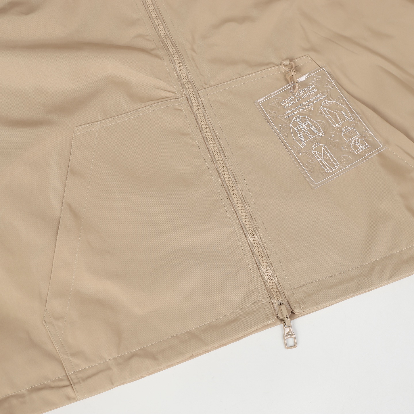 LV 高仿米色Monogram防風外套 低調奢華春秋百搭款|超A仿原單精品圖片 7 LV 高仿米色Monogram防風外套 低調奢華春秋百搭款|歐美奢侈品精品推薦