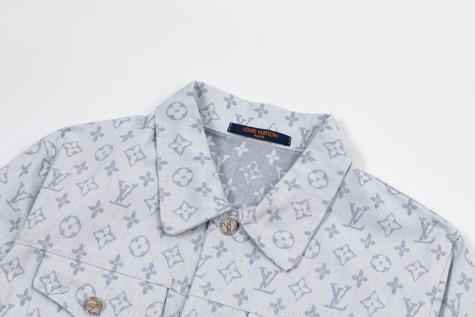 LV A級淺藍滿版Monogram丹寧夾克 時尚百搭精品外套|超A仿原單精品圖片 13 LV A級淺藍滿版Monogram丹寧夾克 時尚百搭精品外套|歐美奢侈品精品推薦