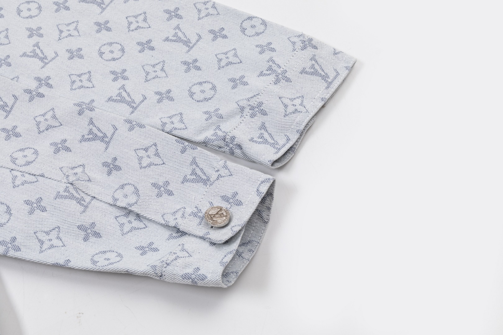 LV A級淺藍滿版Monogram丹寧夾克 時尚百搭精品外套|超A仿原單精品圖片 9 LV A級淺藍滿版Monogram丹寧夾克 時尚百搭精品外套|歐美奢侈品精品推薦