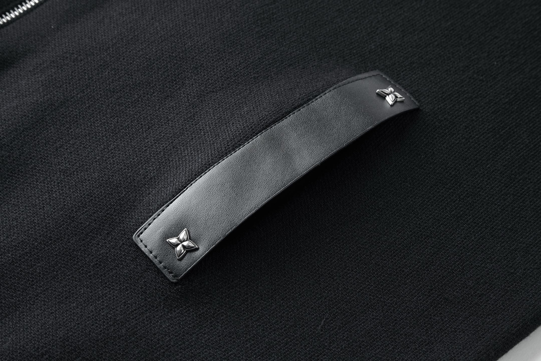 LV 原單黑色拼皮针织夾克外套 極簡設計質感上衣|超A仿原單精品圖片 6 LV 原單黑色拼皮针织夾克外套 極簡設計質感上衣|歐美奢侈品精品推薦