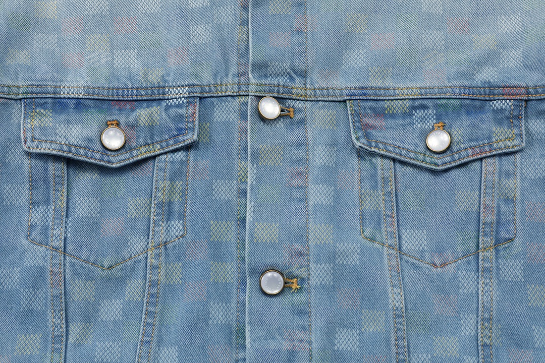 LV 精品仿製淺藍棋盤格丹寧夾克 時尚復古牛仔外套｜歐美奢侈品精品推薦