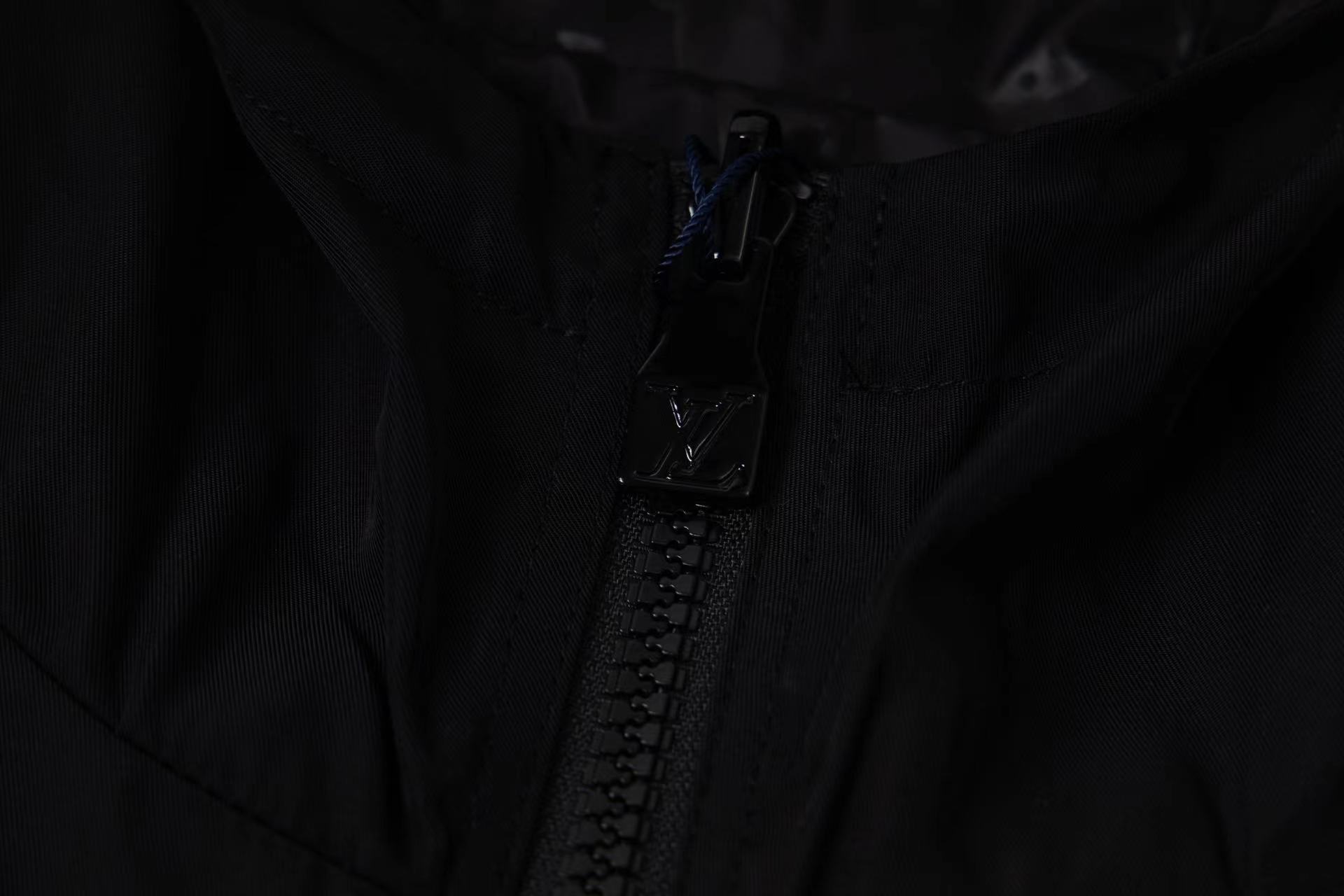 LV 一比一黑色連帽防風外套 簡約百搭精品夾克｜歐美奢侈品精品推薦