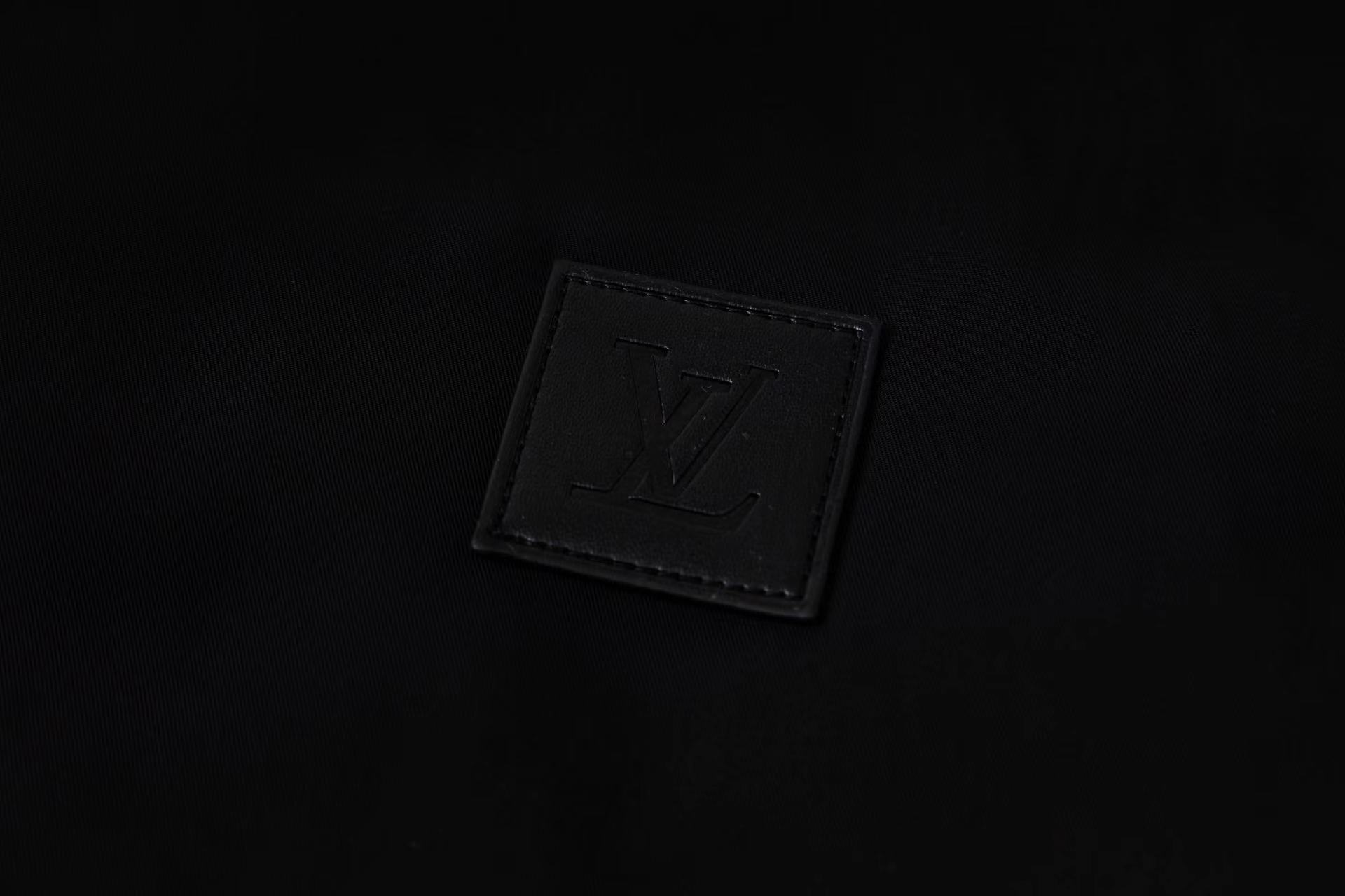 LV 一比一黑色連帽防風外套 簡約百搭精品夾克｜歐美奢侈品精品推薦