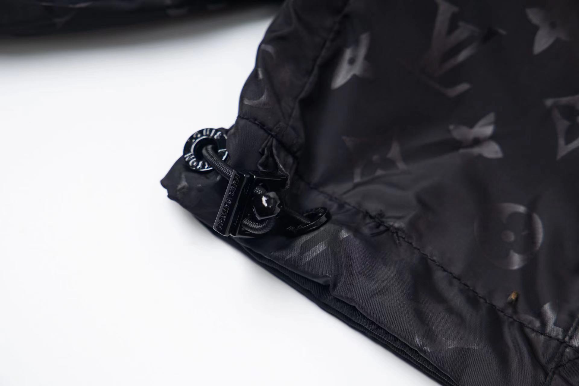 LV 一比一黑色連帽防風外套 簡約百搭精品夾克｜歐美奢侈品精品推薦