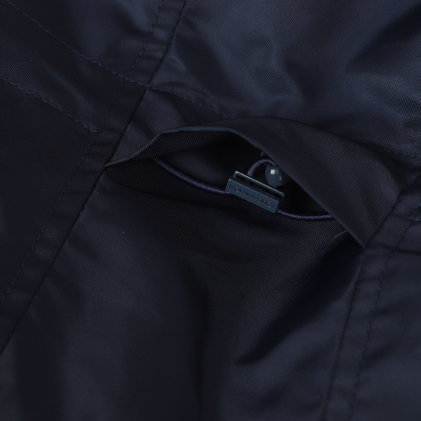 LV 超A貨深藍連帽防風外套 百搭時尚輕盈外套｜歐美奢侈品精品推薦