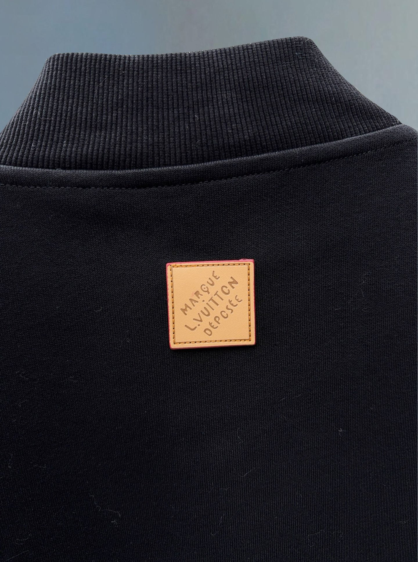 LV高仿外套 男士黑色立領設計簡約時尚百搭款2025秋冬新款｜歐美奢侈品精品推薦