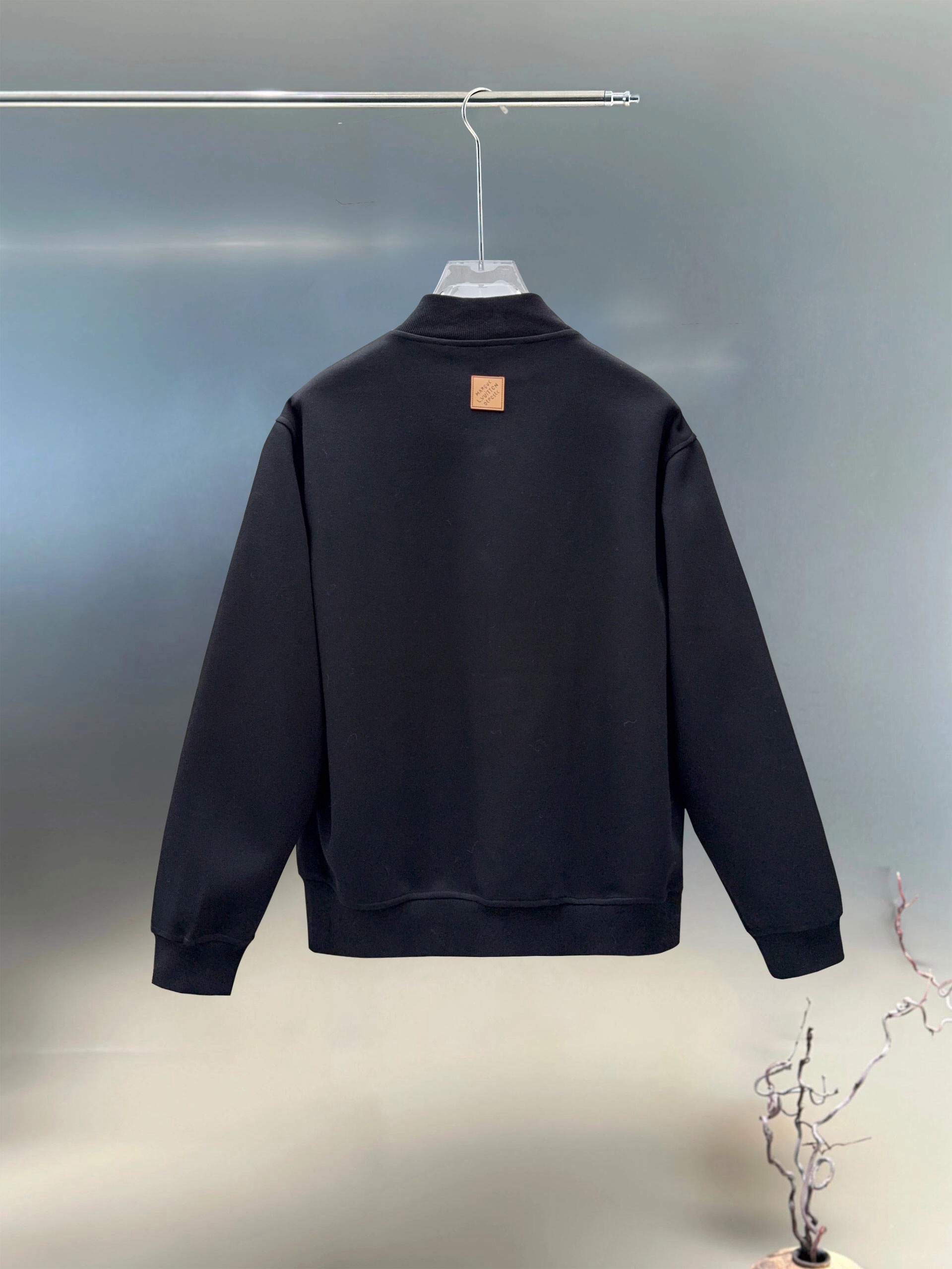 LV高仿外套 男士黑色立領設計簡約時尚百搭款2025秋冬新款｜歐美奢侈品精品推薦