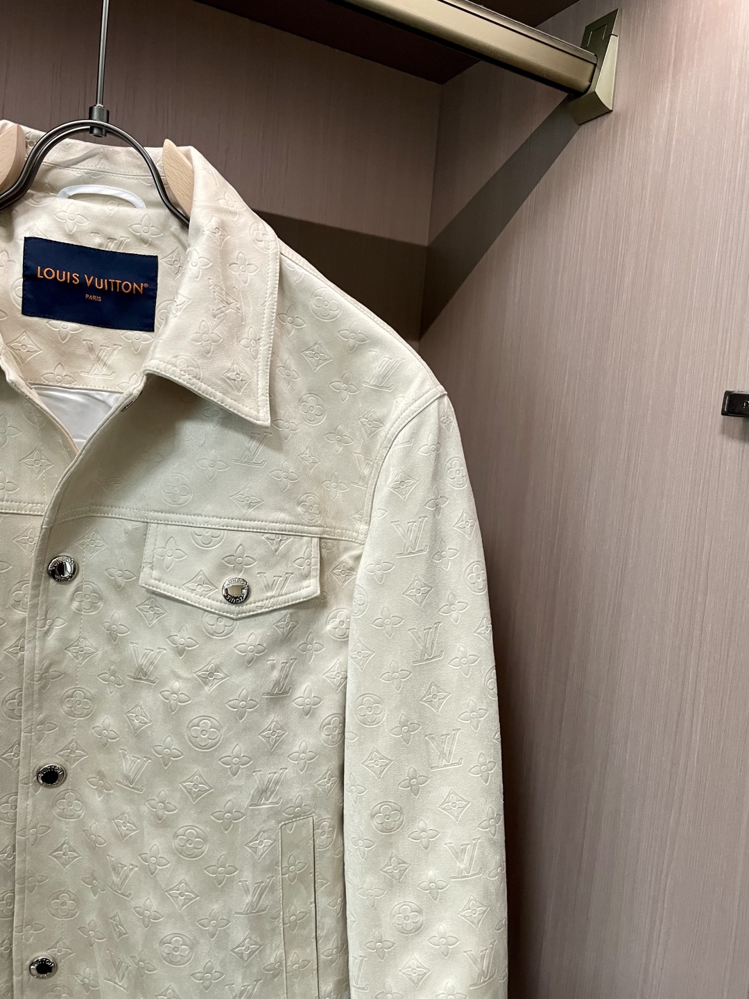 LV原單奶油白皮革外套 全面壓花Monogram立體夾克｜歐美奢侈品精品推薦