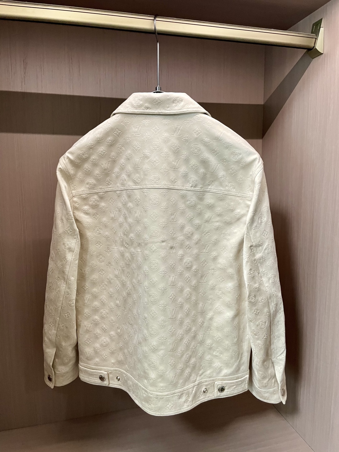 LV原單奶油白皮革外套 全面壓花Monogram立體夾克｜歐美奢侈品精品推薦