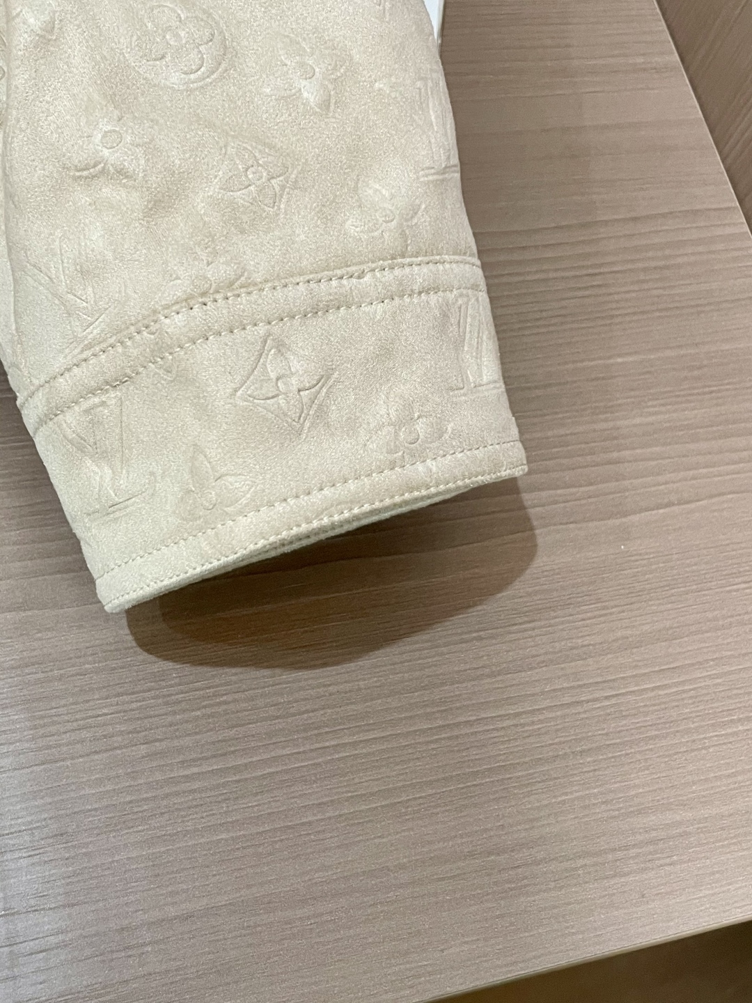 LV原單奶油白皮革外套 全面壓花Monogram立體夾克｜歐美奢侈品精品推薦