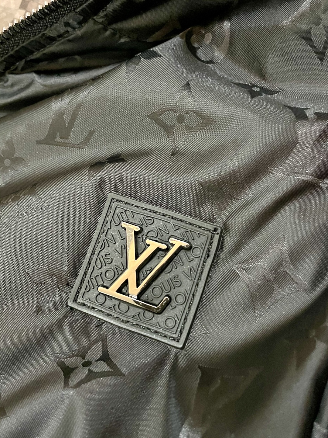 LV A貨風衣外套 幾何棋盤格Monogram輕薄防風外套| 15 LV A貨風衣外套 幾何棋盤格Monogram輕薄防風外套