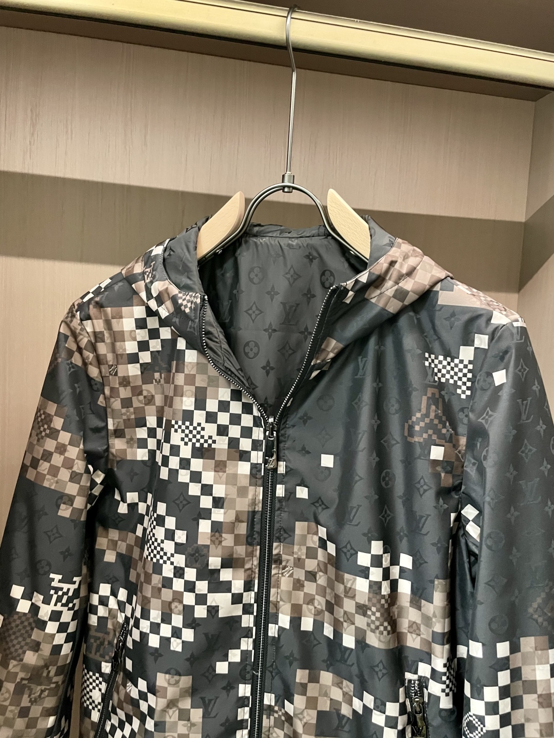 LV A貨風衣外套 幾何棋盤格Monogram輕薄防風外套