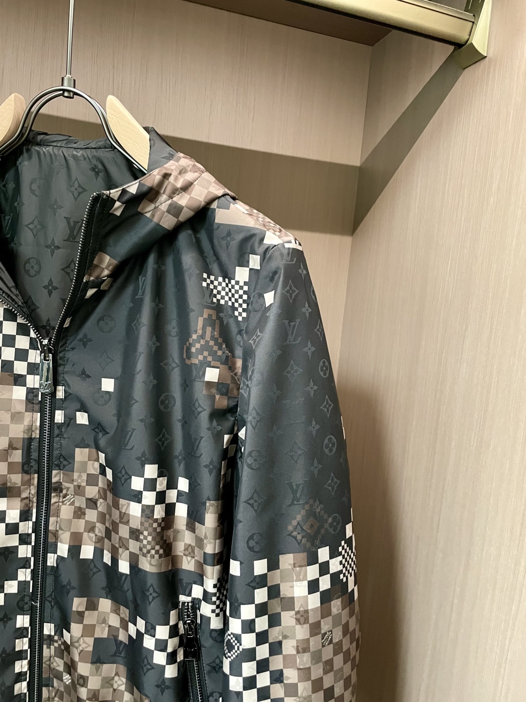 LV A貨風衣外套 幾何棋盤格Monogram輕薄防風外套