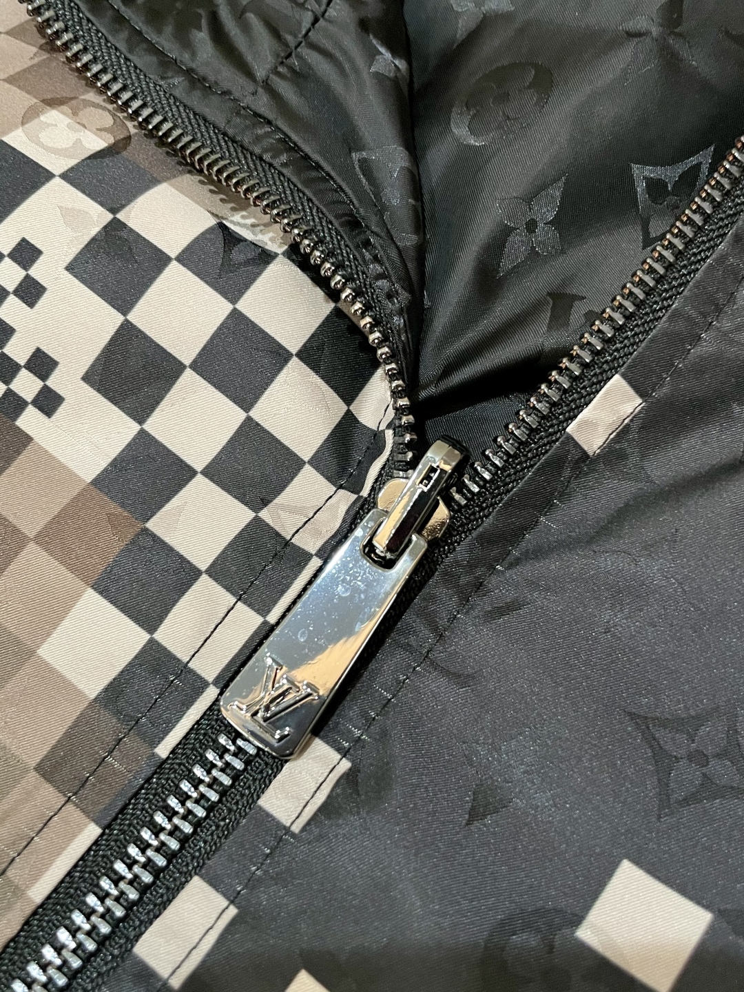 LV A貨風衣外套 幾何棋盤格Monogram輕薄防風外套
