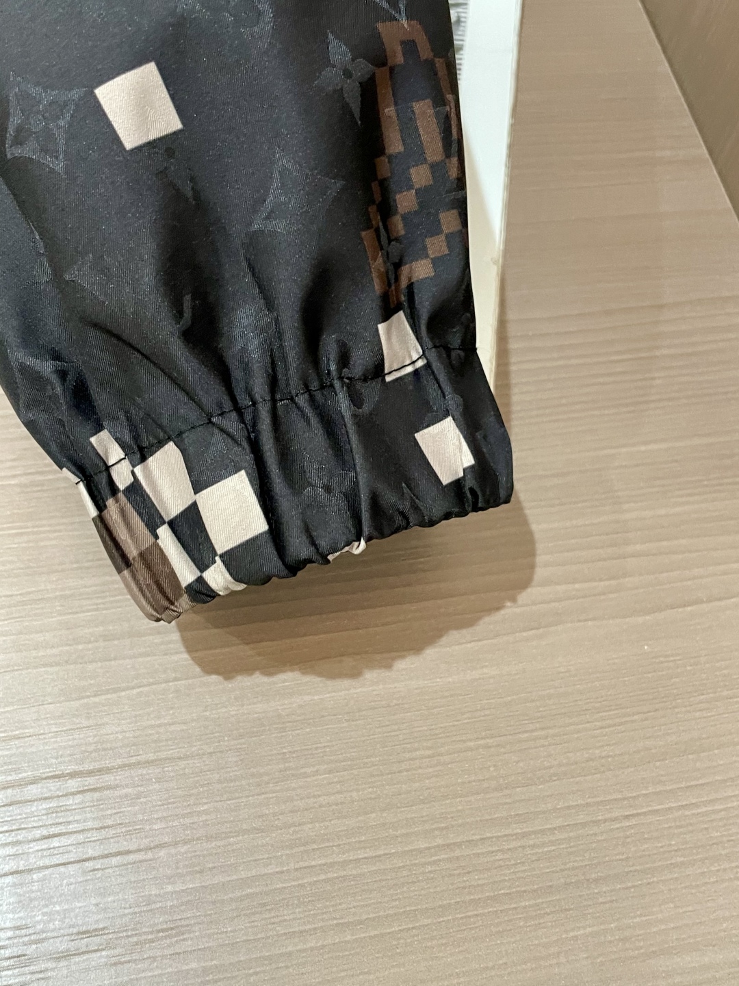 LV A貨風衣外套 幾何棋盤格Monogram輕薄防風外套