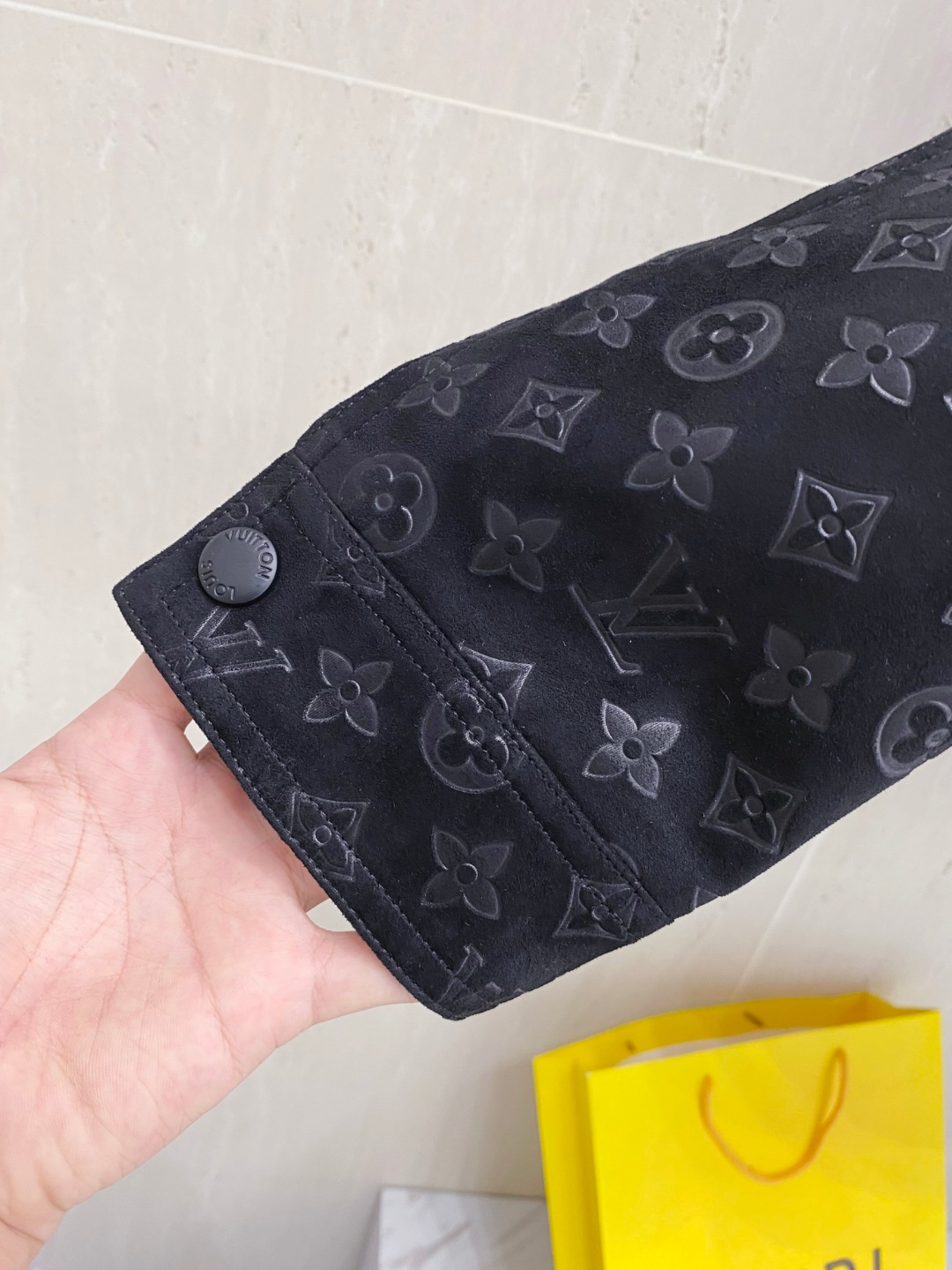 LV高仿深藍皮革外套 經典Monogram壓紋牛仔夾克款｜歐美奢侈品精品推薦