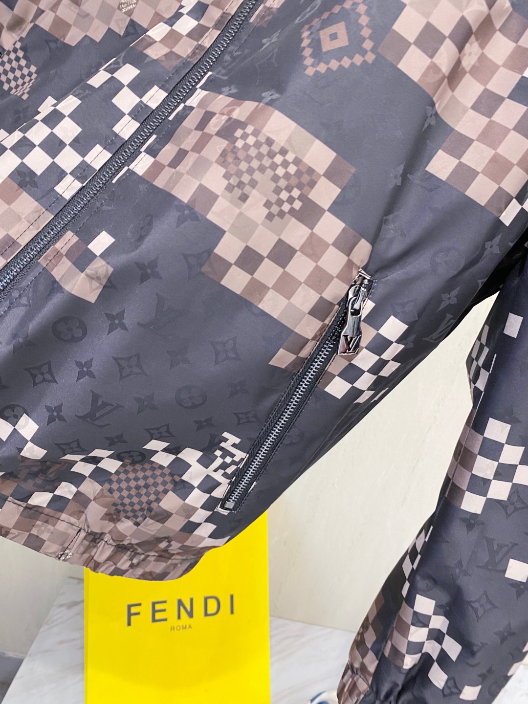 LV原單風衣外套 幾何棋盤格防風夾克 時尚運動休閒款｜歐美奢侈品精品推薦