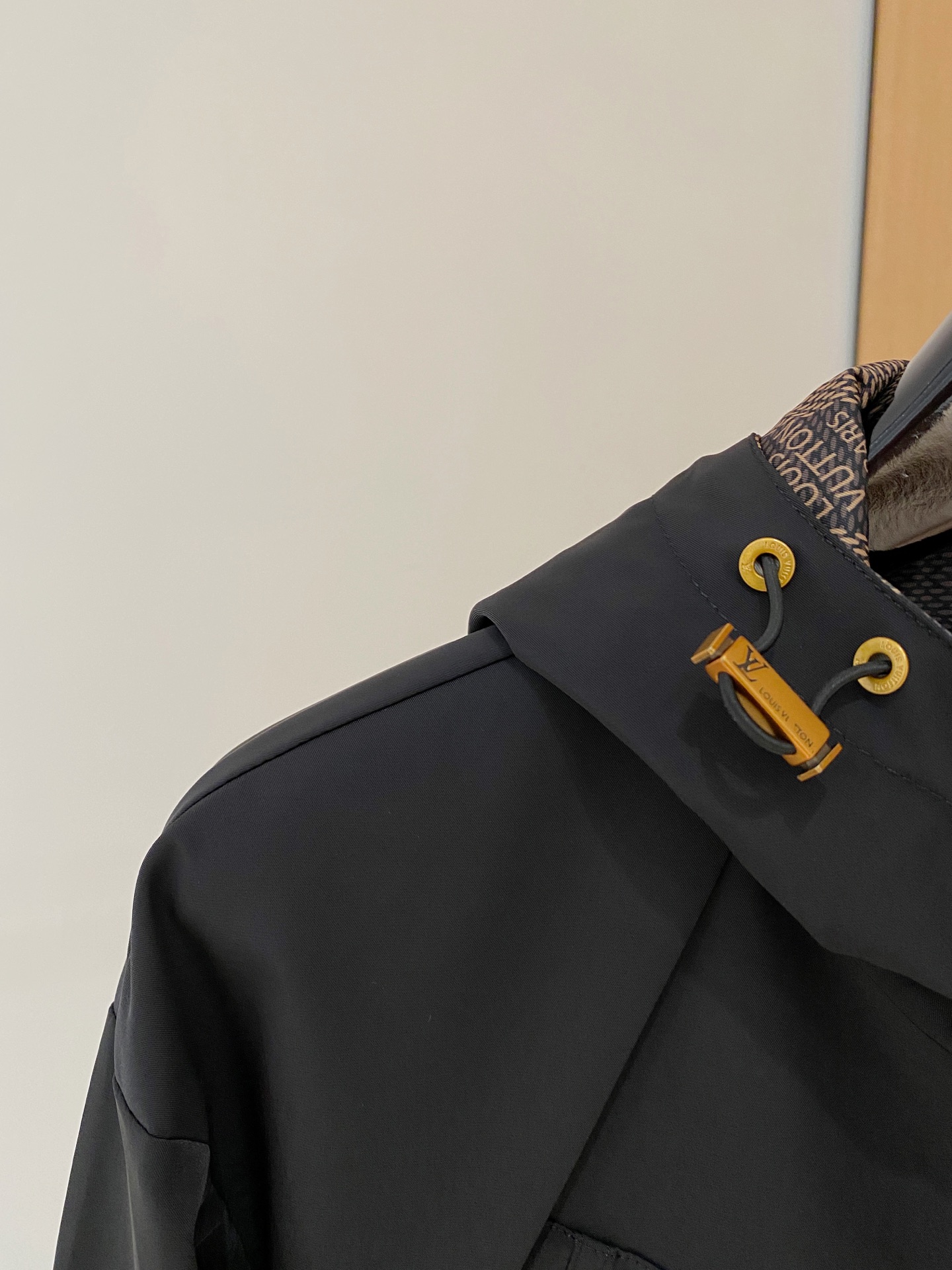 LV原單防風工裝外套 立體口袋連帽夾克 高機能時尚款｜歐美奢侈品精品推薦