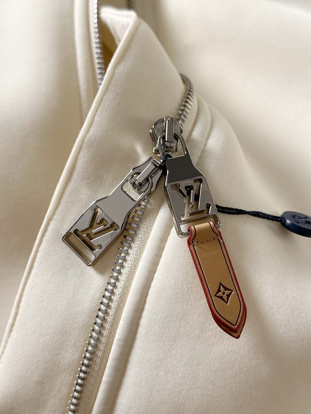 LV一比一白色立體Monogram連帽外套 經典防風夾克｜歐美奢侈品精品推薦