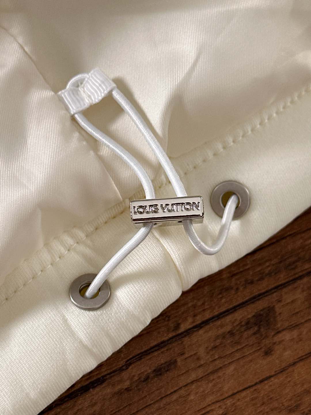 LV一比一白色立體Monogram連帽外套 經典防風夾克｜歐美奢侈品精品推薦