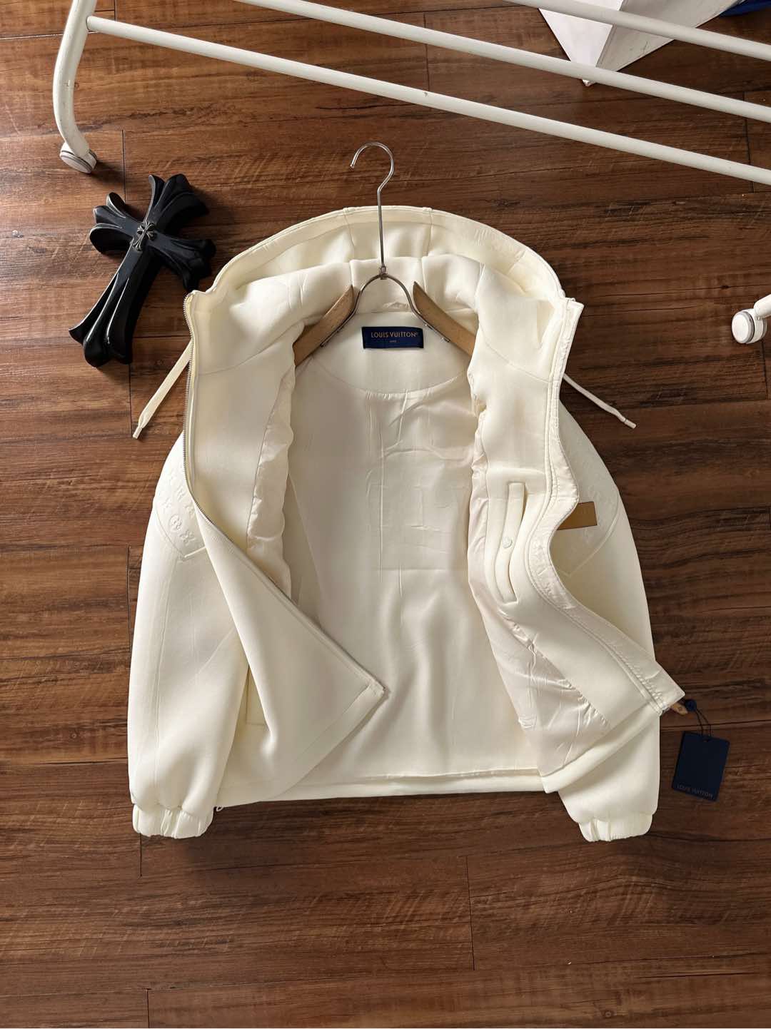 LV一比一白色立體Monogram連帽外套 經典防風夾克｜歐美奢侈品精品推薦