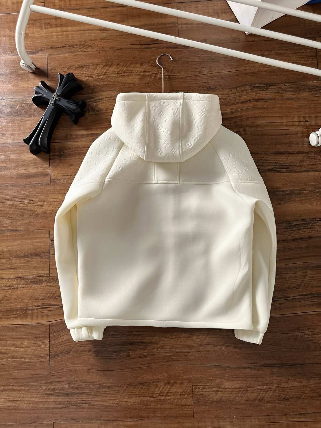 LV一比一白色立體Monogram連帽外套 經典防風夾克｜歐美奢侈品精品推薦