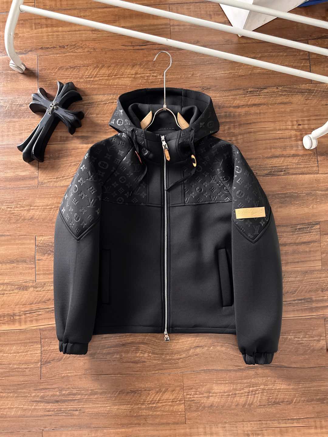 LV高仿黑色Monogram拼接連帽外套 防風保暖夾克精品款