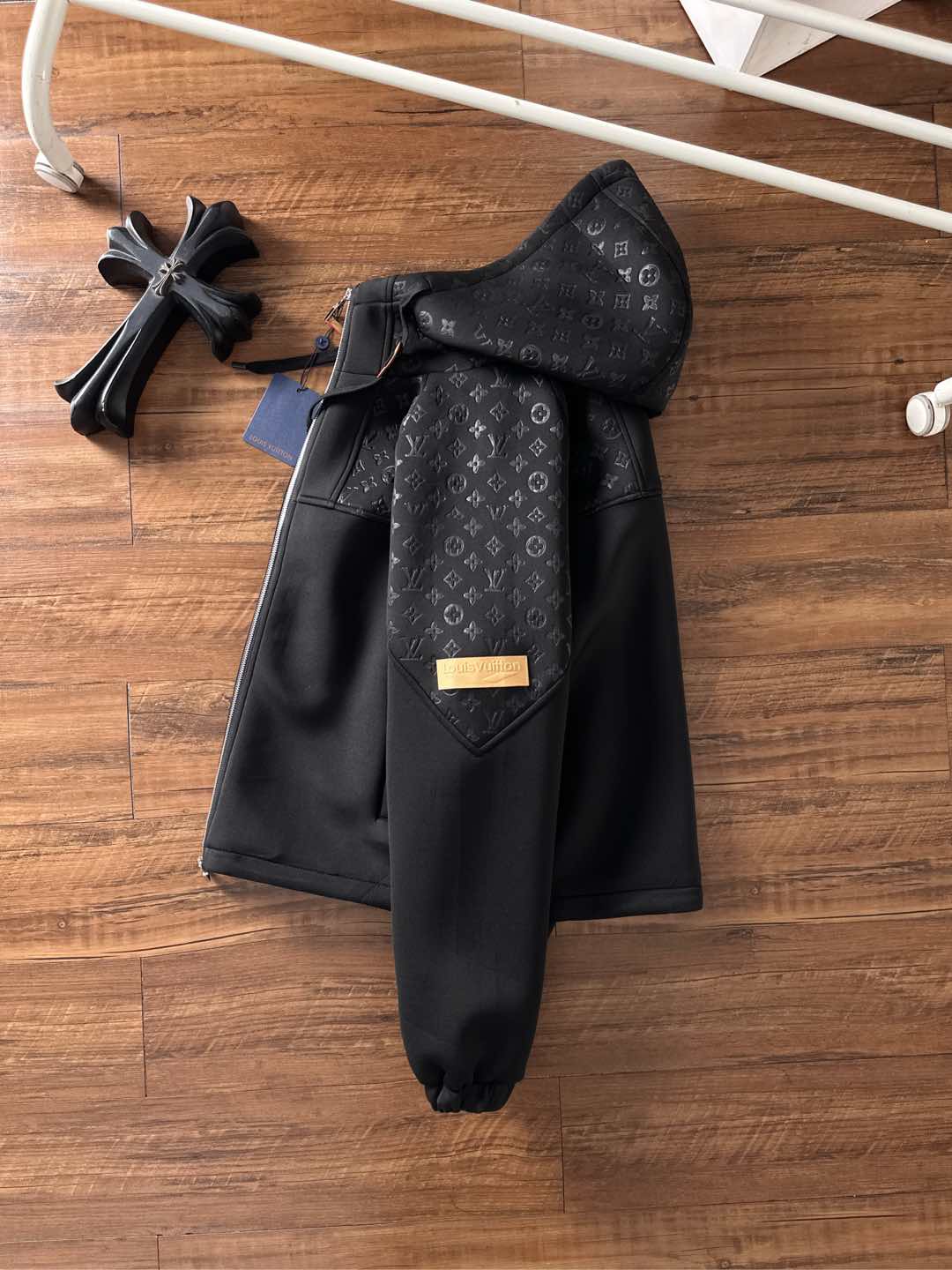 LV高仿黑色Monogram拼接連帽外套 防風保暖夾克精品款｜歐美奢侈品精品推薦