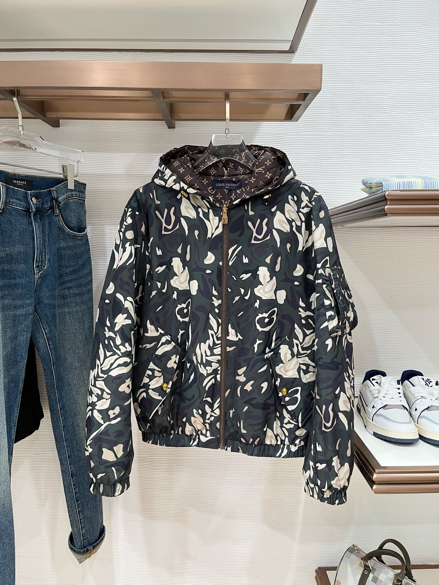 LV高仿黑灰迷彩連帽外套 Monogram內裡精品夾克