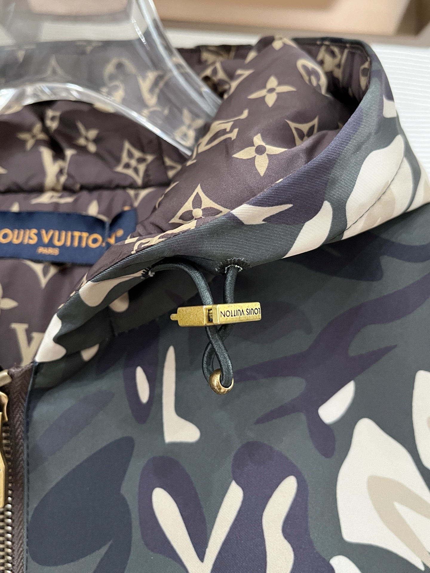 LV高仿黑灰迷彩連帽外套 Monogram內裡精品夾克｜歐美奢侈品精品推薦