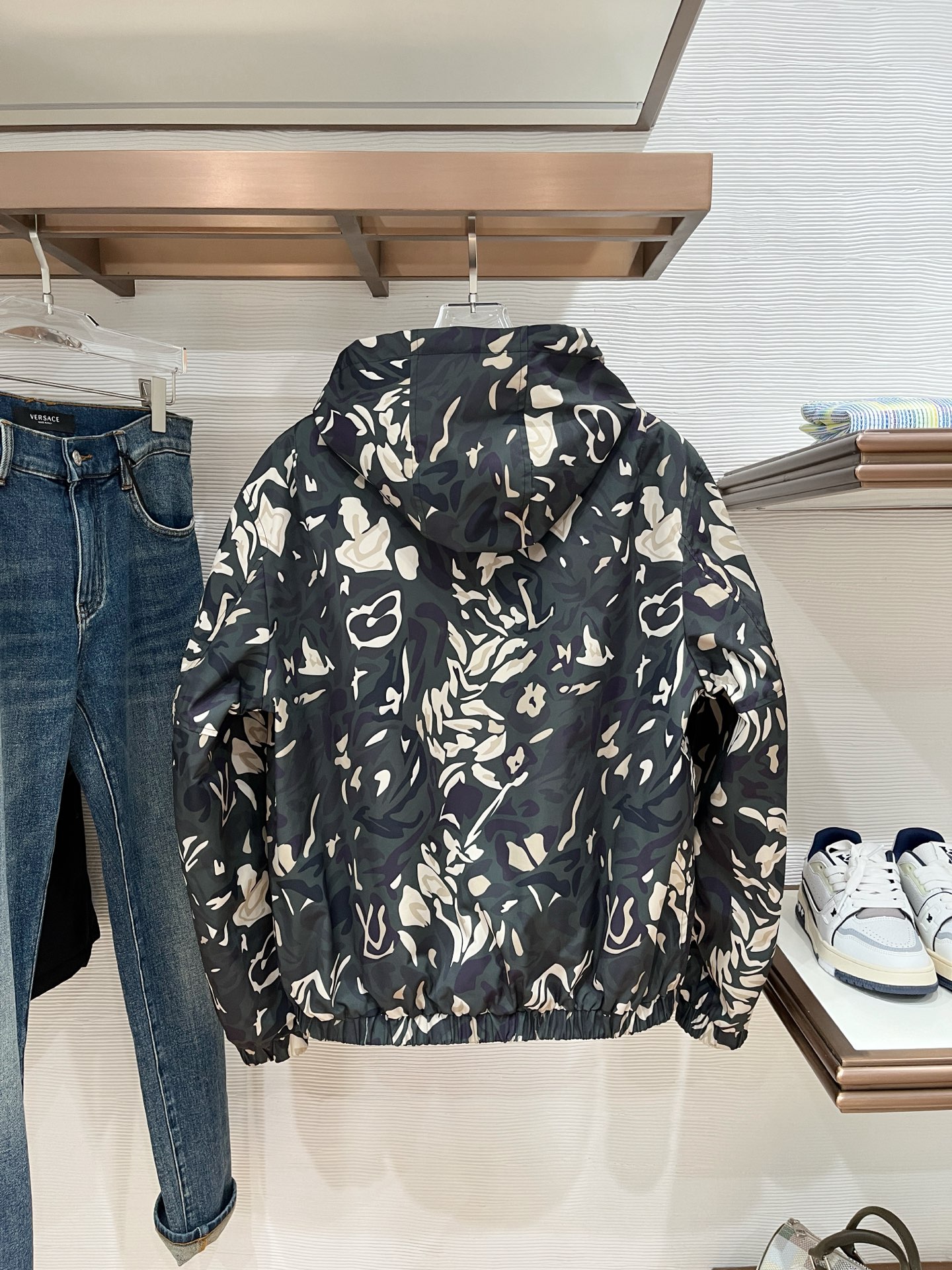 LV高仿黑灰迷彩連帽外套 Monogram內裡精品夾克｜歐美奢侈品精品推薦