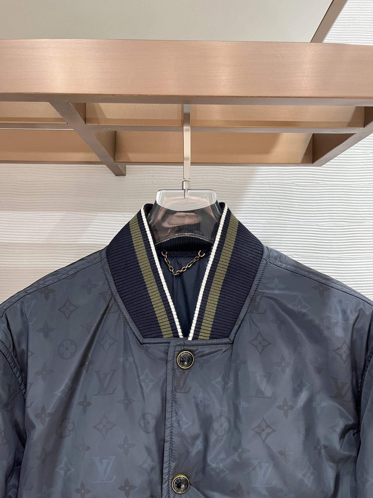 LV精品仿製Monogram織紋棒球外套 經典學院風夾克| 14 LV精品仿製Monogram織紋棒球外套 經典學院風夾克