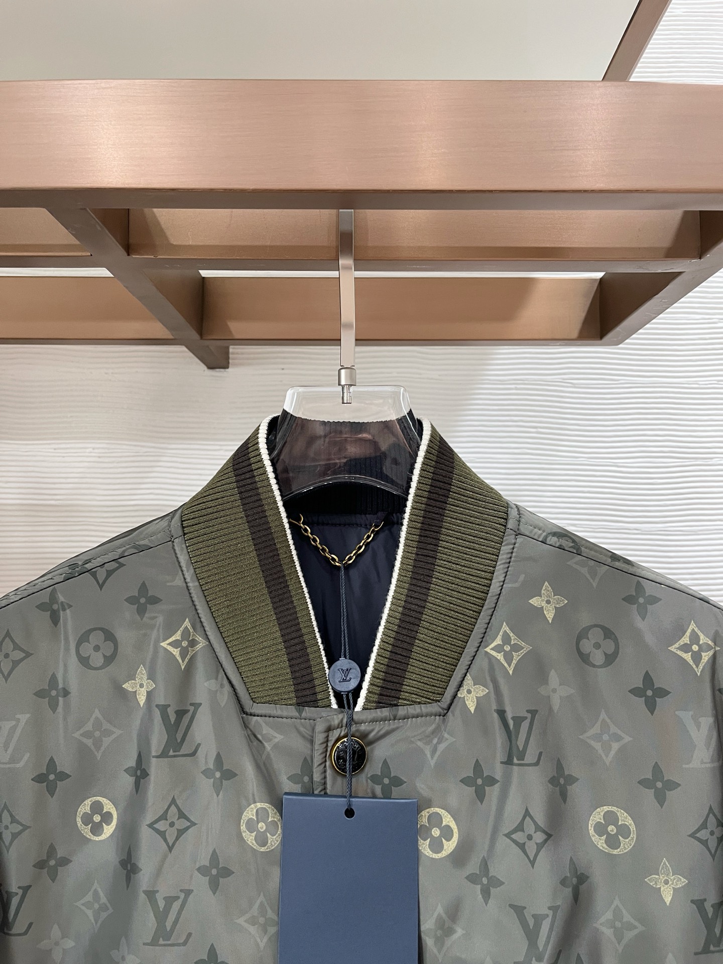 LV原單灰綠Monogram棒球外套 經典學院風防風夾克｜歐美奢侈品精品推薦