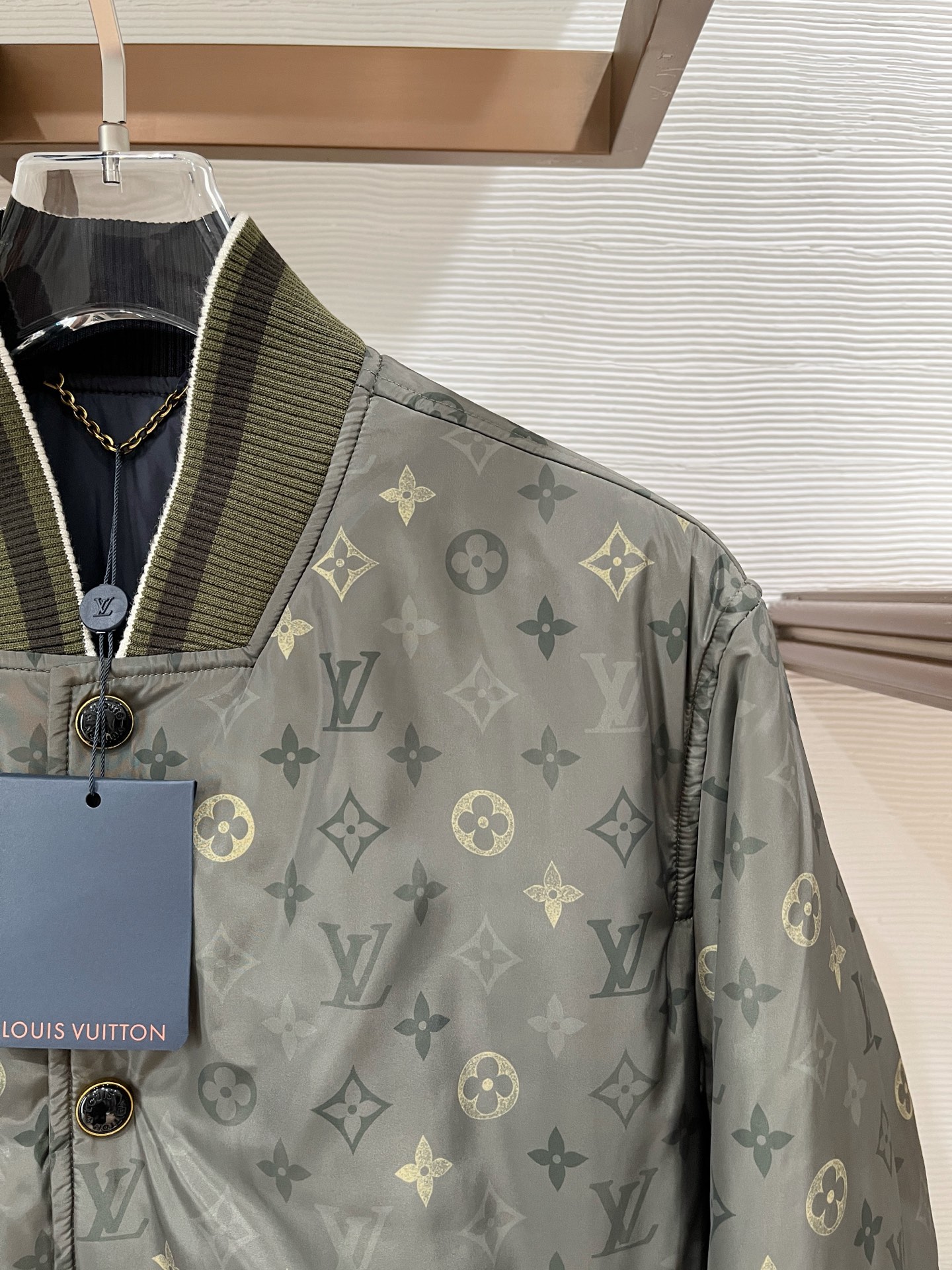 LV原單灰綠Monogram棒球外套 經典學院風防風夾克｜歐美奢侈品精品推薦