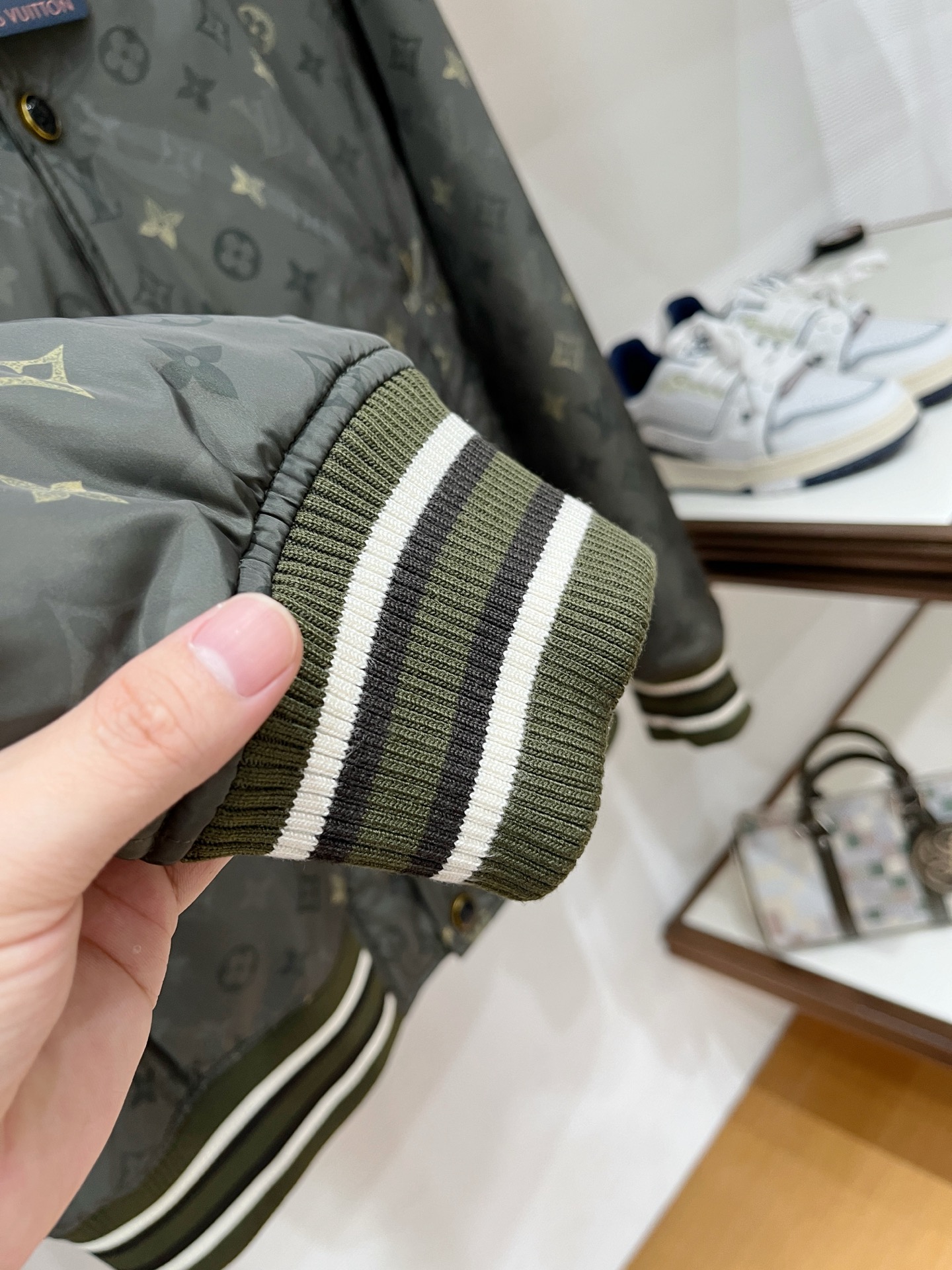 LV原單灰綠Monogram棒球外套 經典學院風防風夾克｜歐美奢侈品精品推薦