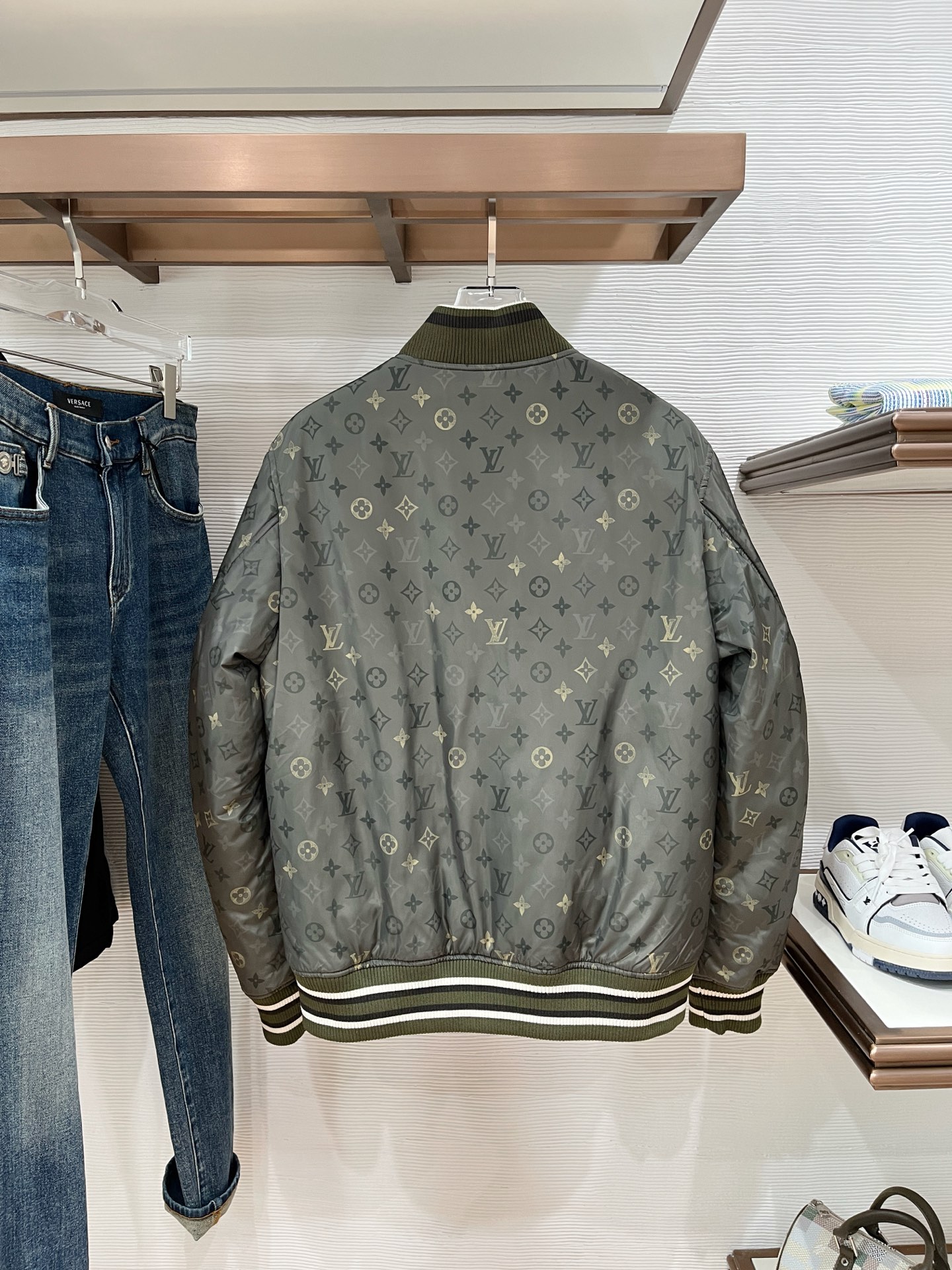 LV原單灰綠Monogram棒球外套 經典學院風防風夾克｜歐美奢侈品精品推薦
